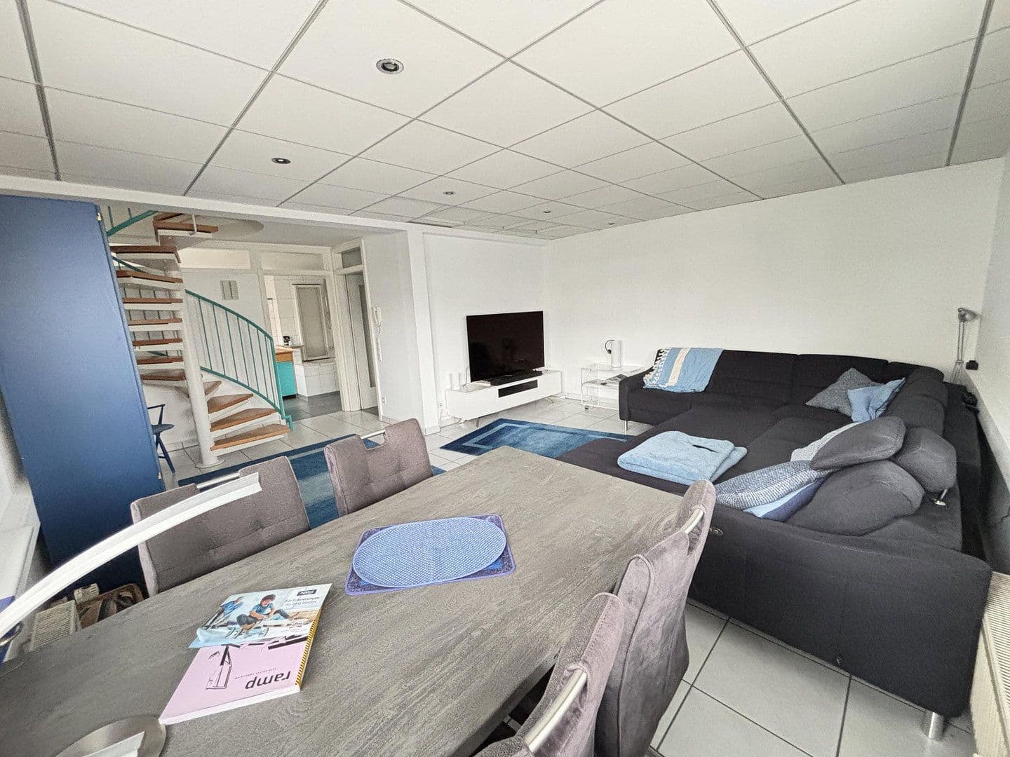 Pronájem bytu 5+kk 185 m², Wolf-Hirth-Straße 10, Esslingen am Neckar, Bádensko-Württembersko Pronájem bytu 5+kk 185 m², Wolf-Hirth-Straße 10, Esslingen am Neckar, Bádensko-Württembersko