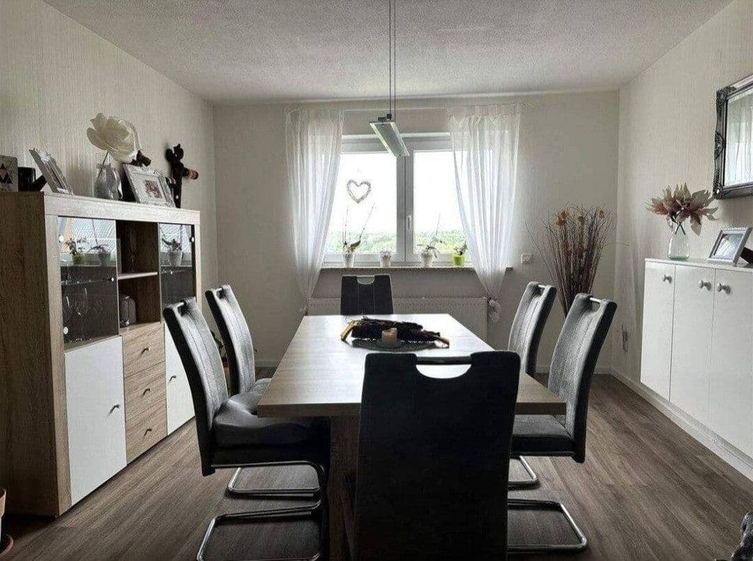 Prodej domu 180 m², pozemek 628 m², Ruschberg, Porýní-Falc Prodej domu 180 m², pozemek 628 m², Ruschberg, Porýní-Falc