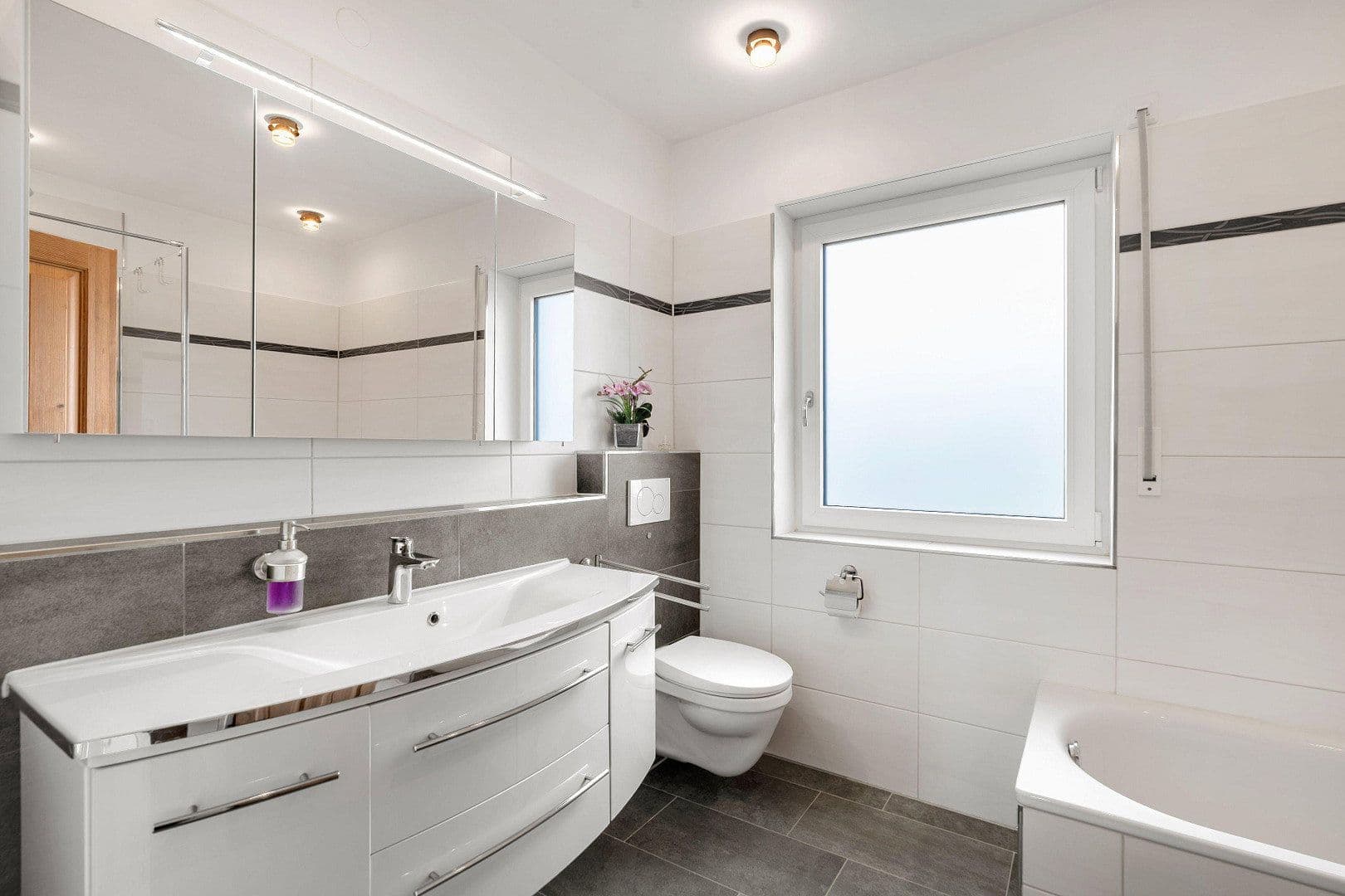 Prodej domu 153 m², pozemek 494 m², Jahnsteig 27, Otterfing, Bavorsko Prodej domu 153 m², pozemek 494 m², Jahnsteig 27, Otterfing, Bavorsko