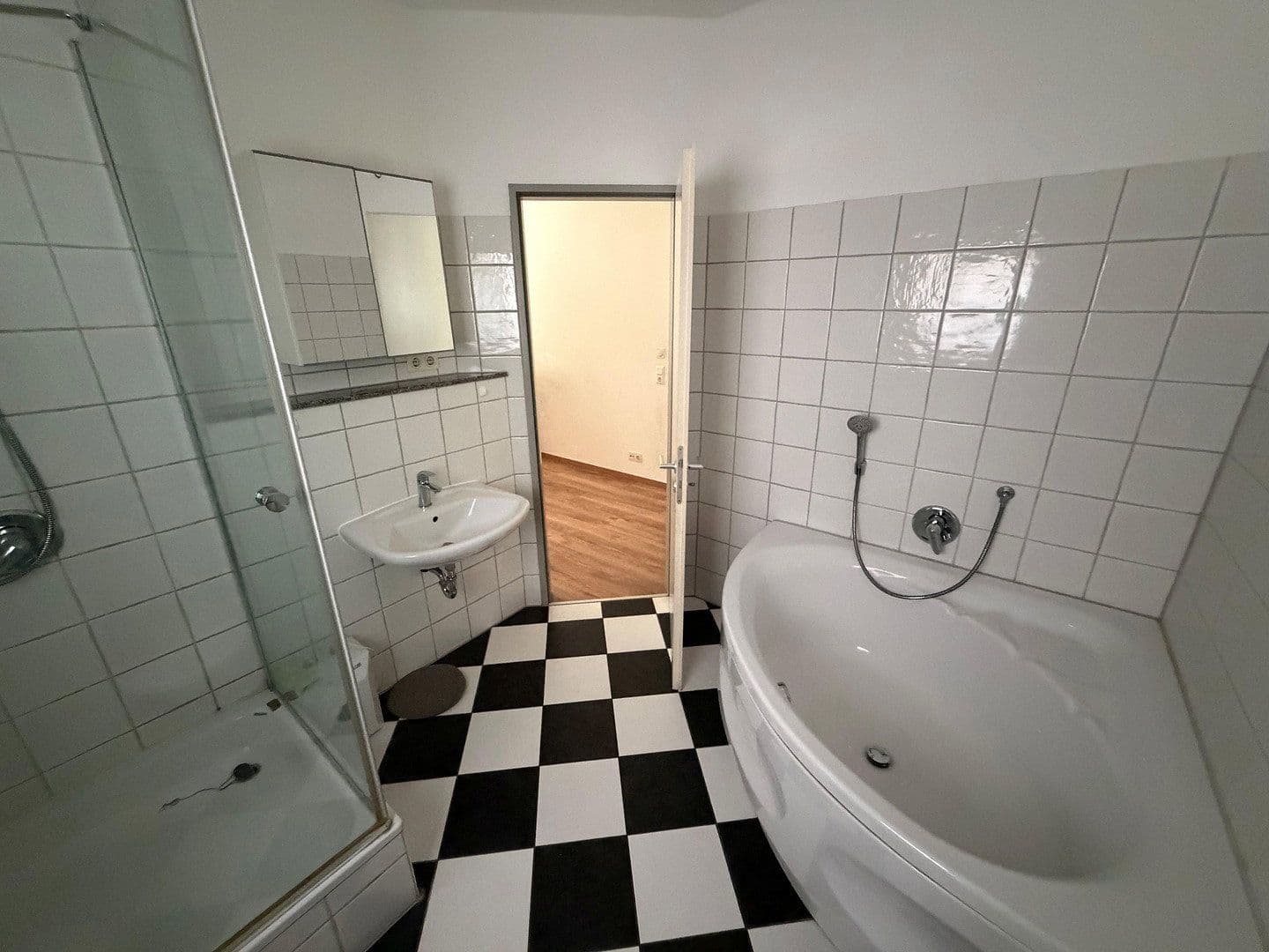 Pronájem bytu 3+1 93 m², Schulstraße 43a, Hattersheim am Main, Hessen Pronájem bytu 3+1 93 m², Schulstraße 43a, Hattersheim am Main, Hessen