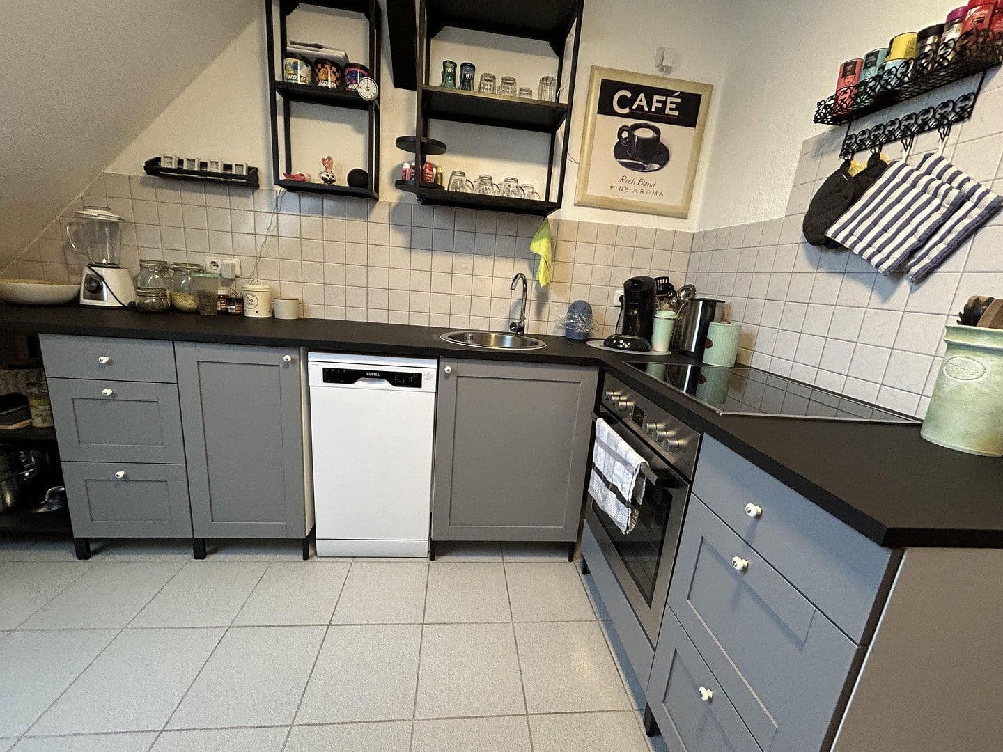 Pronájem bytu 4+1 81 m², Agnesstraße 24, Dessau-Roßlau, Sasko-Anhaltsko Pronájem bytu 4+1 81 m², Agnesstraße 24, Dessau-Roßlau, Sasko-Anhaltsko