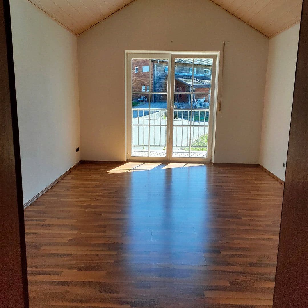 Prodej domu 185 m², pozemek 680 m², Embachsiedlung 33, Malgersdorf, Bavorsko Prodej domu 185 m², pozemek 680 m², Embachsiedlung 33, Malgersdorf, Bavorsko