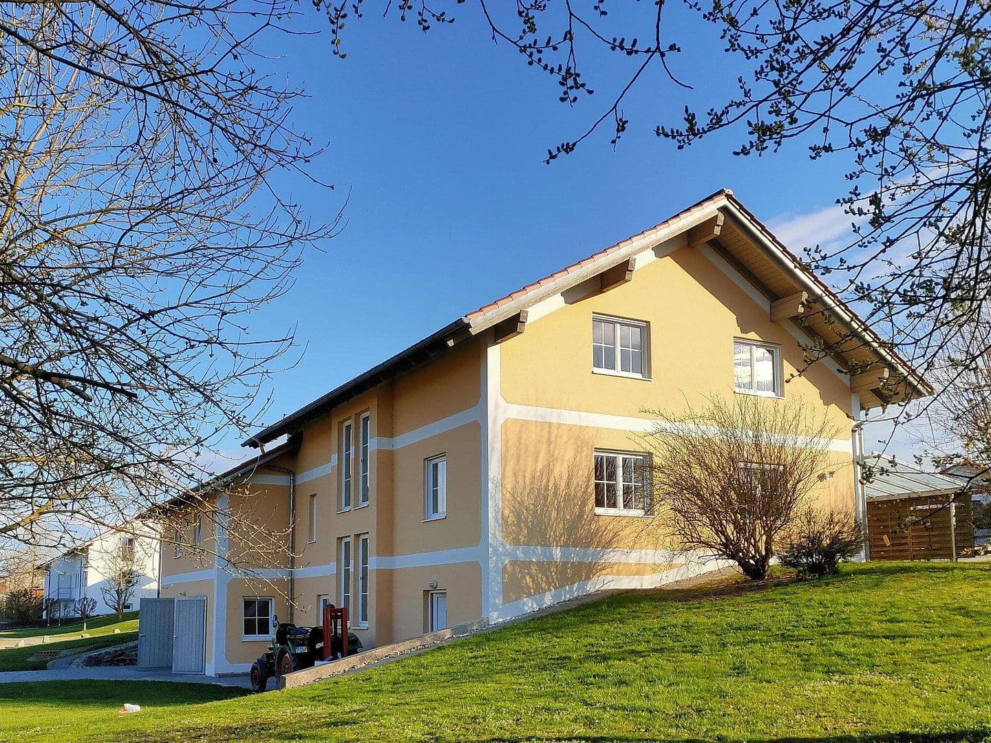 Prodej domu 185 m², pozemek 680 m², Embachsiedlung 33, Malgersdorf, Bavorsko Prodej domu 185 m², pozemek 680 m², Embachsiedlung 33, Malgersdorf, Bavorsko