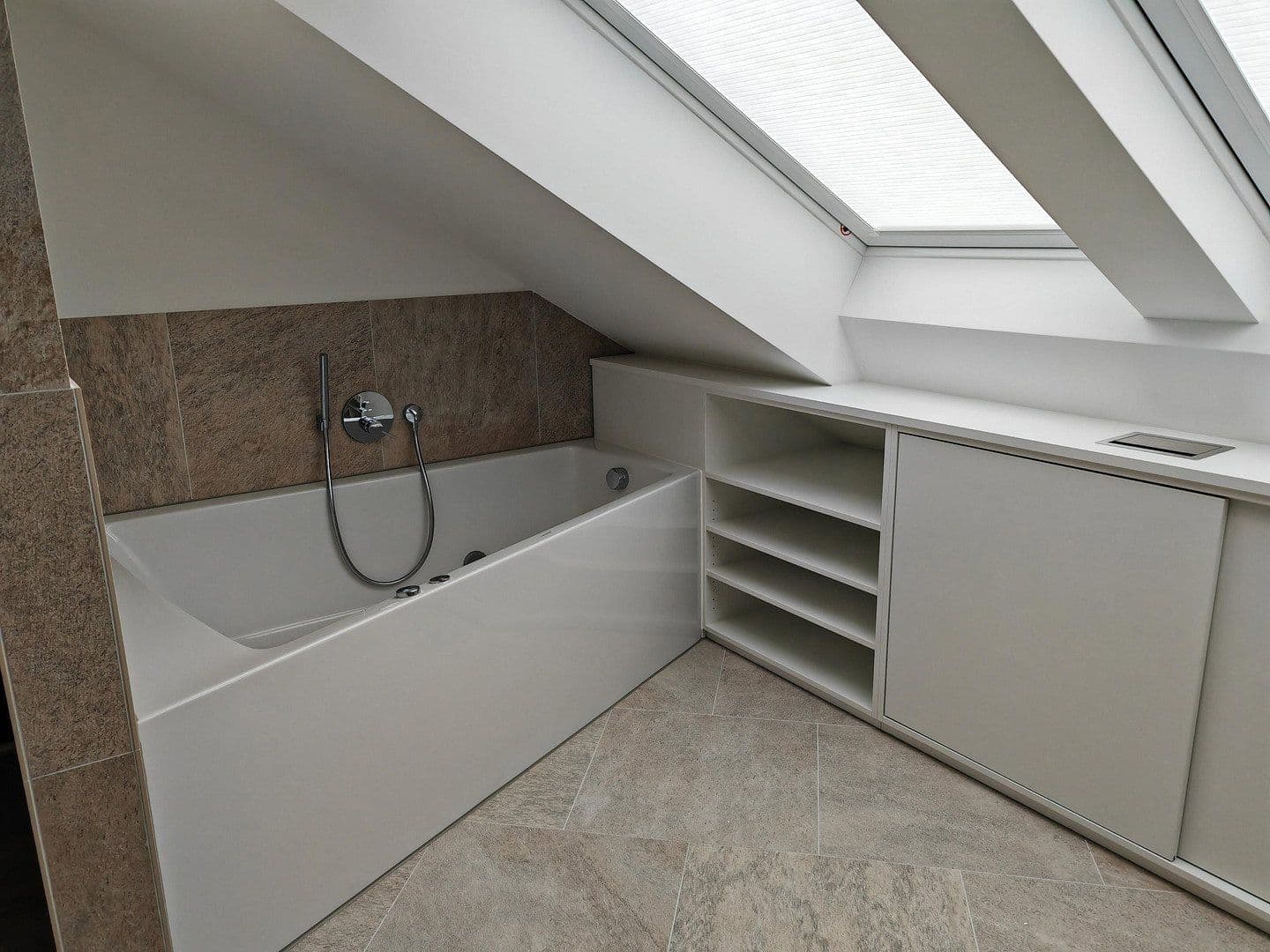 Prodej bytu 4+1 170 m², Erlenweg, Brunnthal, Bavorsko Prodej bytu 4+1 170 m², Erlenweg, Brunnthal, Bavorsko