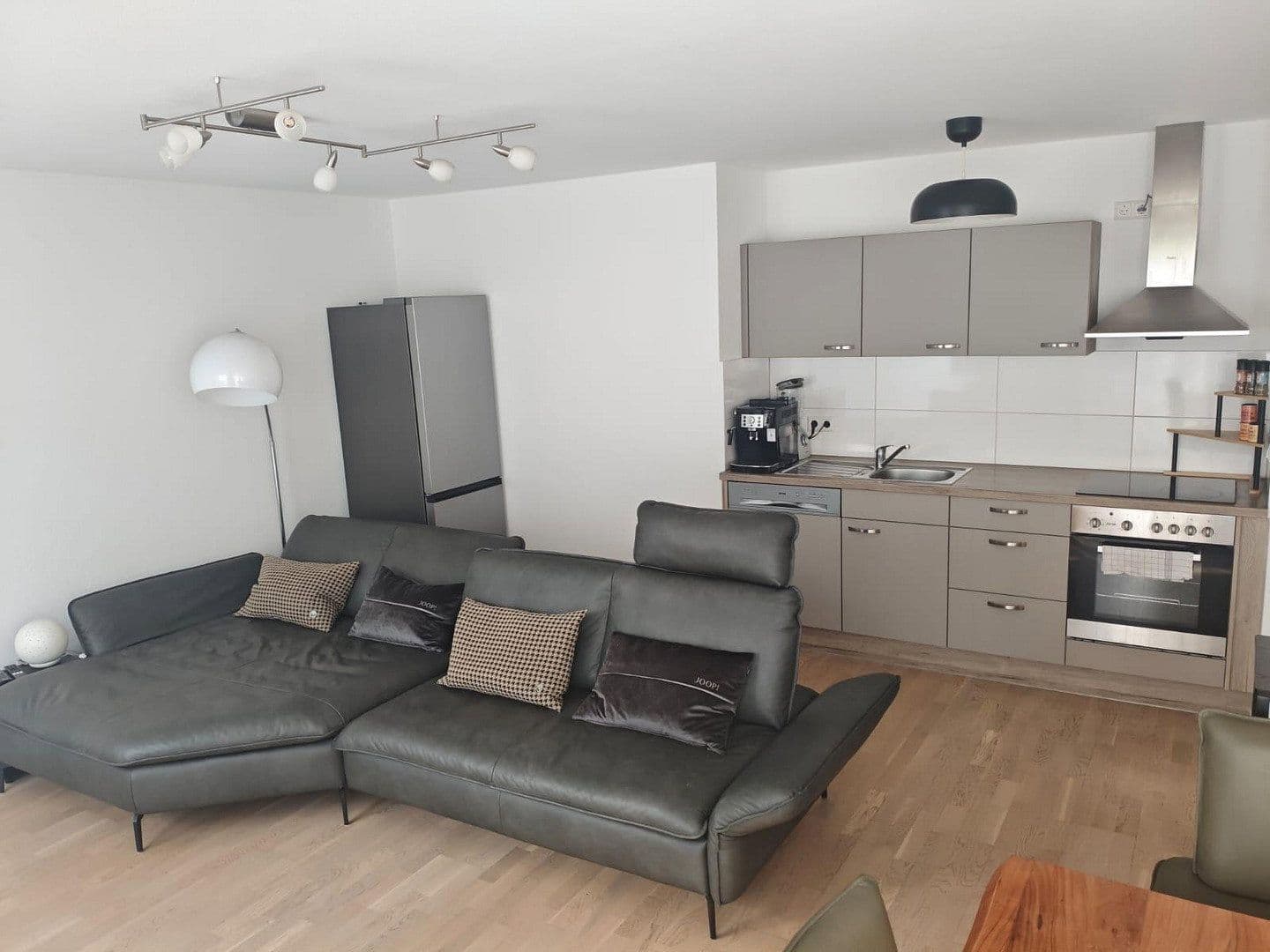 Pronájem bytu 2+1 51 m², Ulmer Straße 266, Stuttgart, Bádensko-Württembersko Pronájem bytu 2+1 51 m², Ulmer Straße 266, Stuttgart, Bádensko-Württembersko