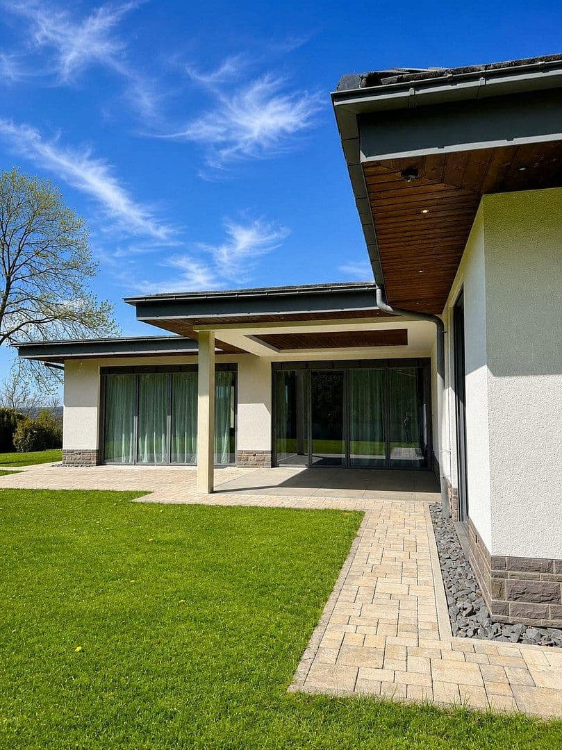 Prodej domu 380 m², pozemek 1.324 m², Olpe, Severní Porýní-Vestfálsko Prodej domu 380 m², pozemek 1.324 m², Olpe, Severní Porýní-Vestfálsko