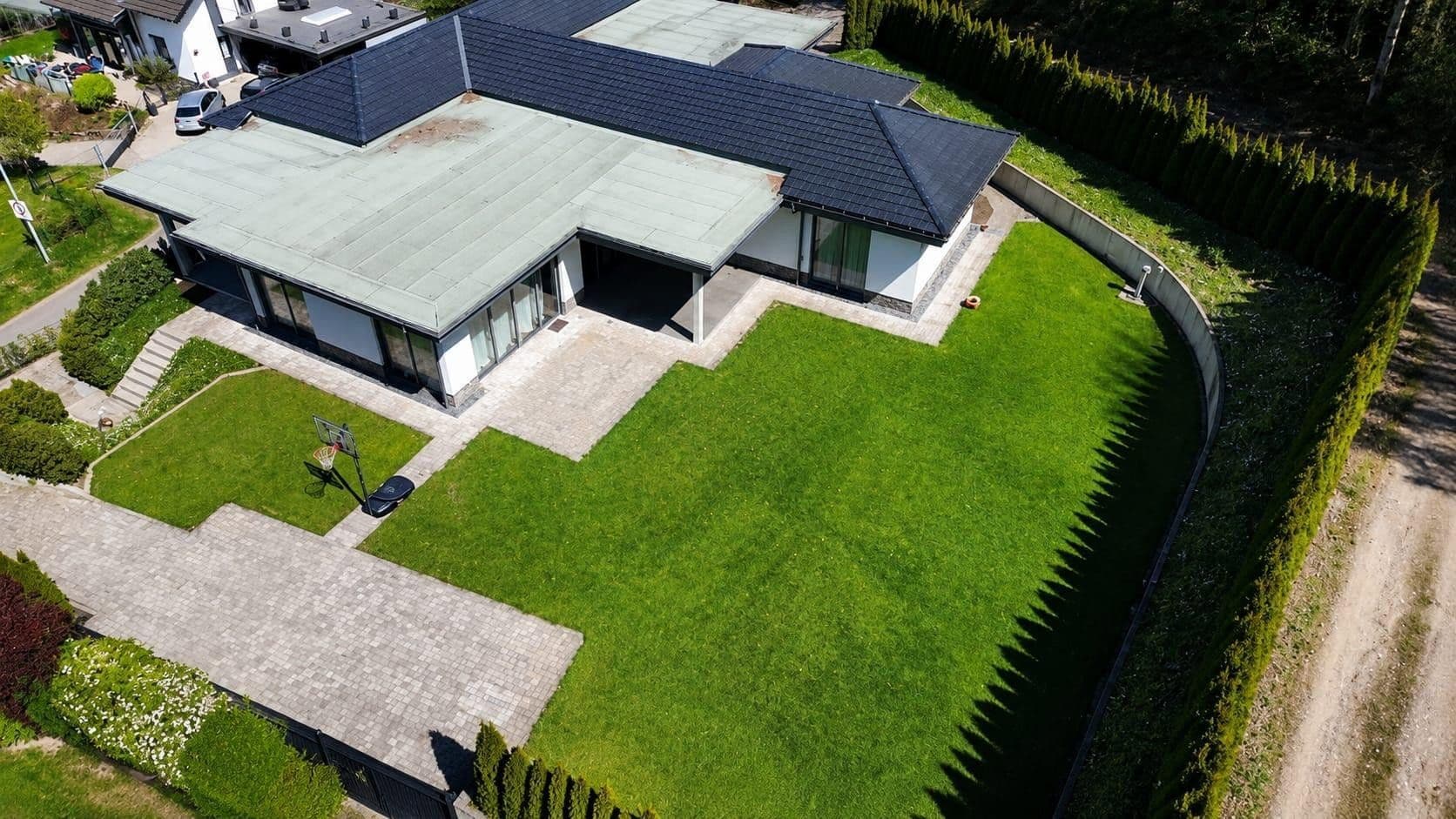Prodej domu 380 m², pozemek 1.324 m², Olpe, Severní Porýní-Vestfálsko Prodej domu 380 m², pozemek 1.324 m², Olpe, Severní Porýní-Vestfálsko