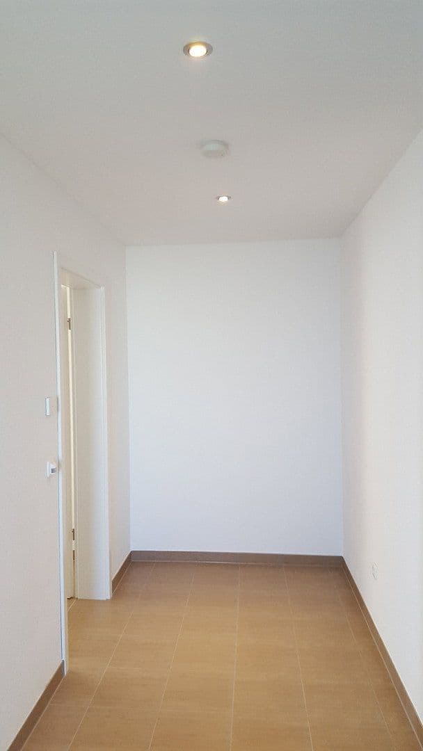 Pronájem bytu 2+1 67 m², Brauereiweg 3, Feldkirchen bei München, Bavorsko Pronájem bytu 2+1 67 m², Brauereiweg 3, Feldkirchen bei München, Bavorsko