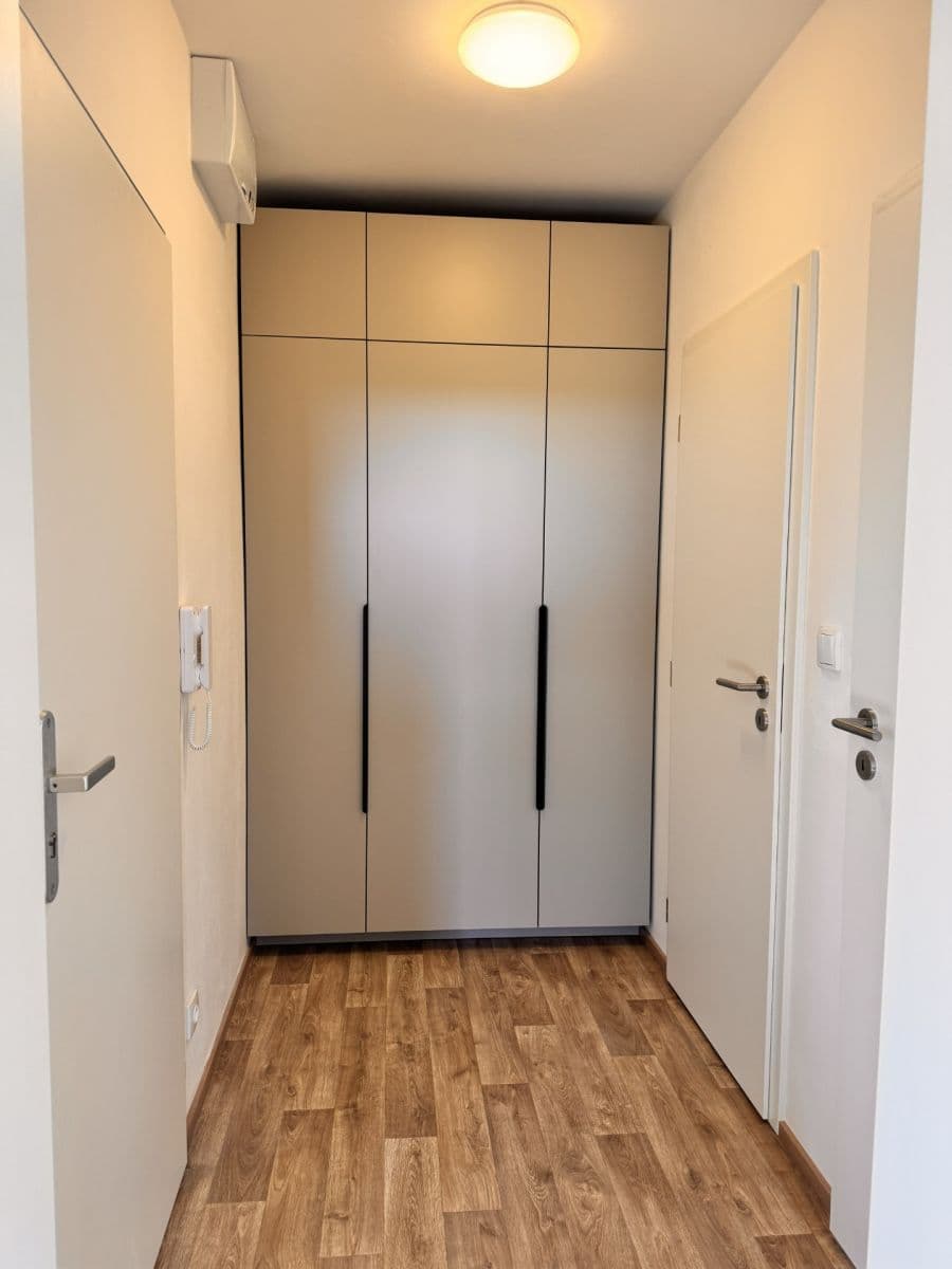 Pronájem bytu 1+kk 38 m², Vestecká, Nehvizdy, Středočeský kraj Pronájem bytu 1+kk 38 m², Vestecká, Nehvizdy, Středočeský kraj