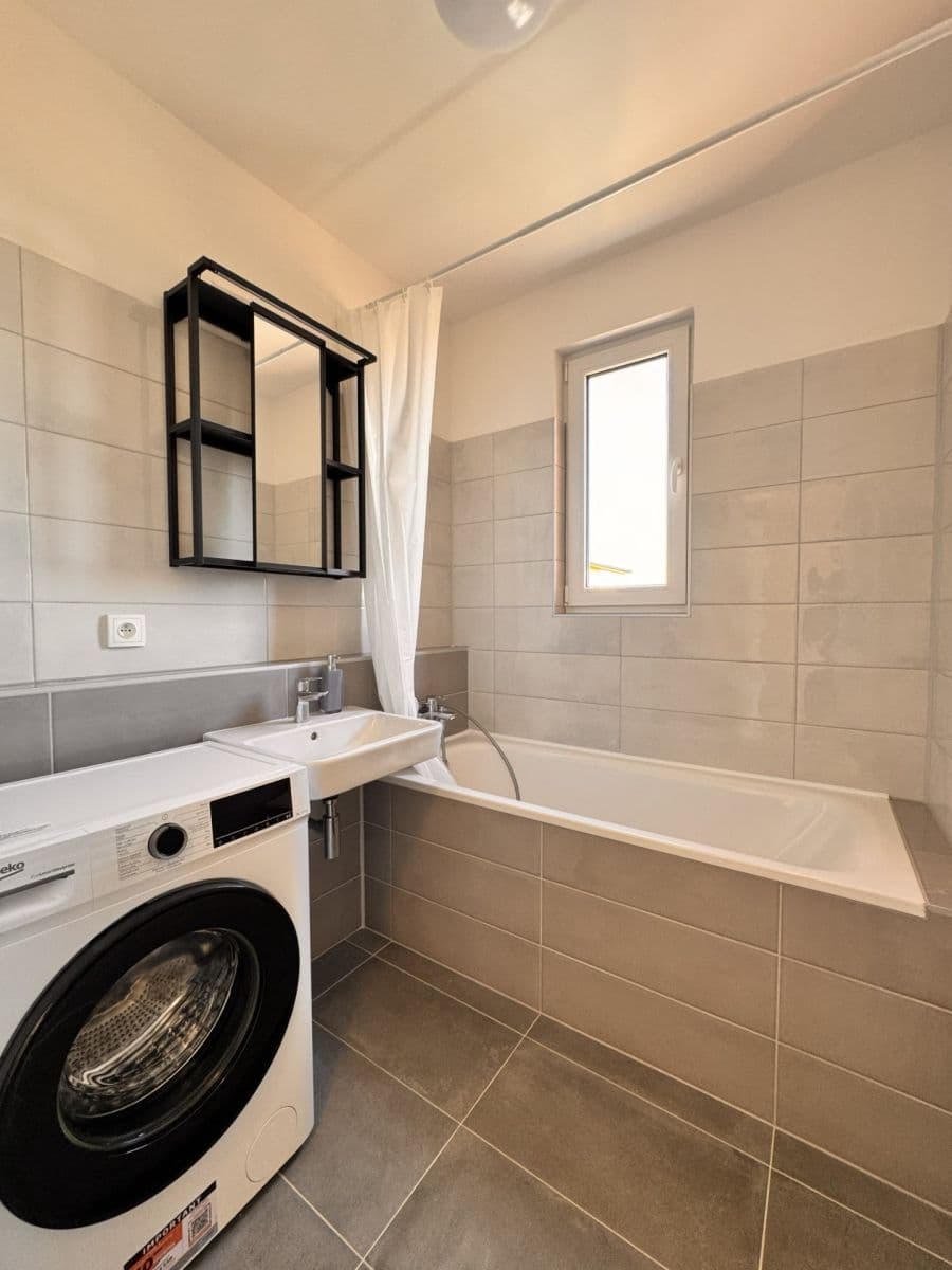 Pronájem bytu 1+kk 38 m², Vestecká, Nehvizdy, Středočeský kraj Pronájem bytu 1+kk 38 m², Vestecká, Nehvizdy, Středočeský kraj