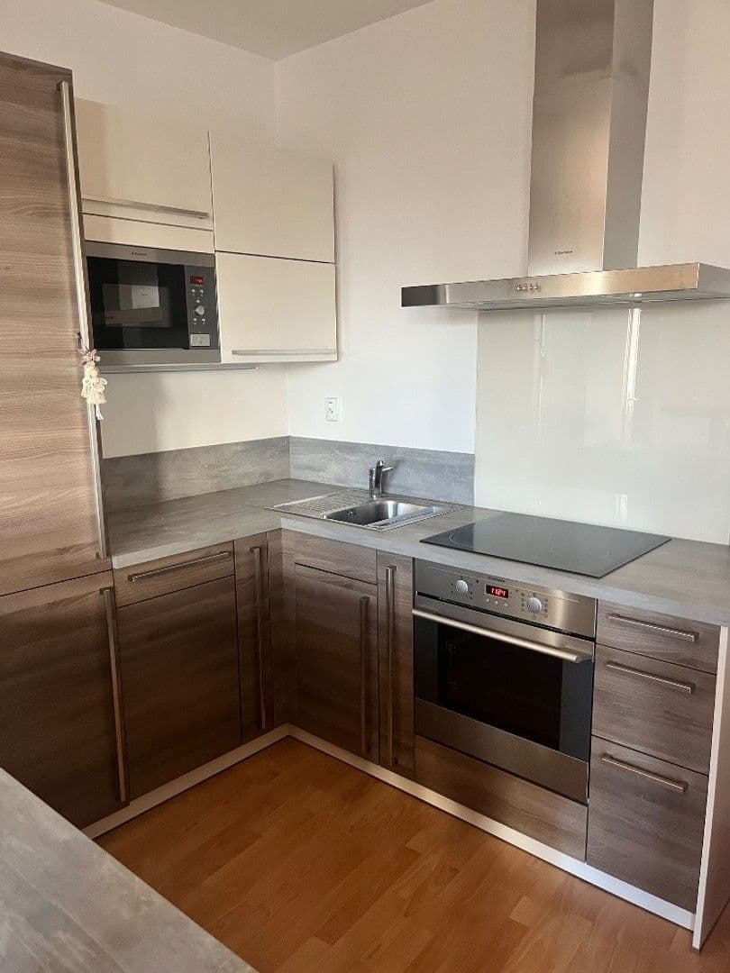 Pronájem bytu 2+kk 57 m², Za černým mostem, Praha, Praha Pronájem bytu 2+kk 57 m², Za černým mostem, Praha, Praha
