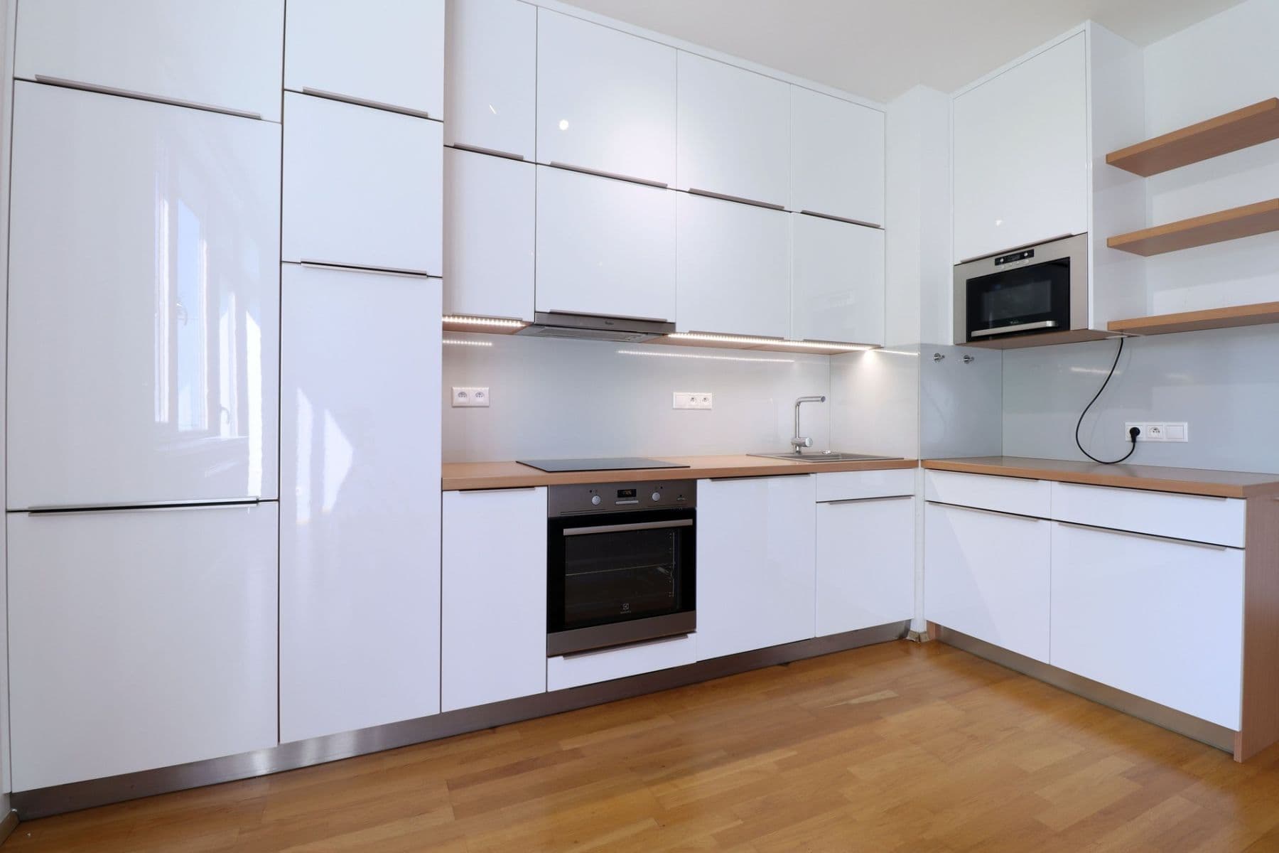 Pronájem bytu 3+kk 71 m², Pod dvorem, Praha, Praha Pronájem bytu 3+kk 71 m², Pod dvorem, Praha, Praha