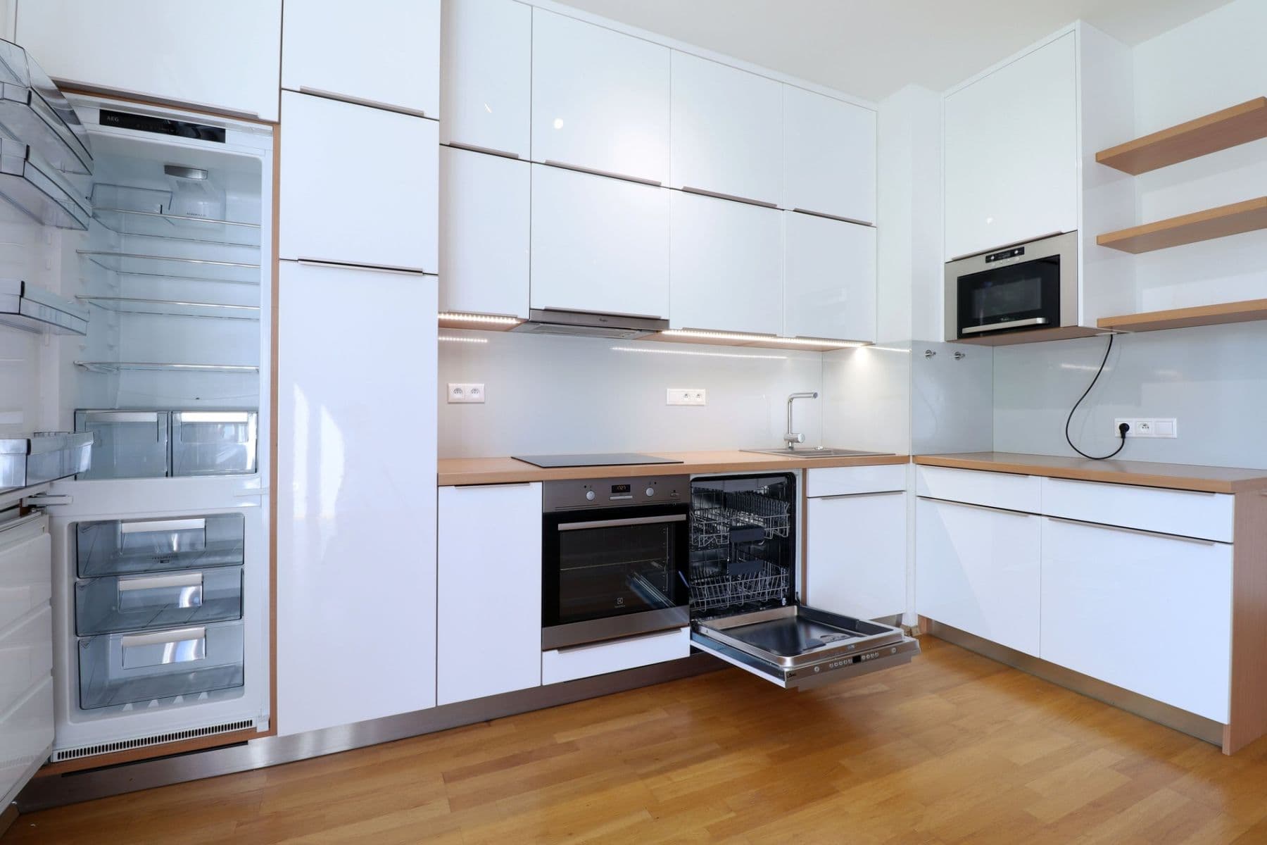 Pronájem bytu 3+kk 71 m², Pod dvorem, Praha, Praha Pronájem bytu 3+kk 71 m², Pod dvorem, Praha, Praha