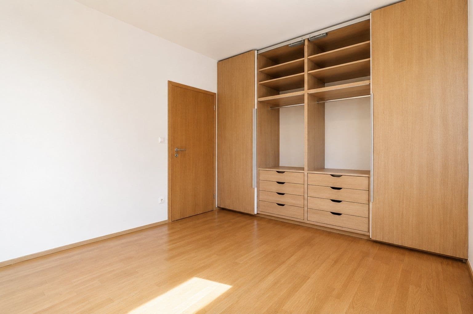 Pronájem bytu 3+kk 71 m², Pod dvorem, Praha, Praha Pronájem bytu 3+kk 71 m², Pod dvorem, Praha, Praha