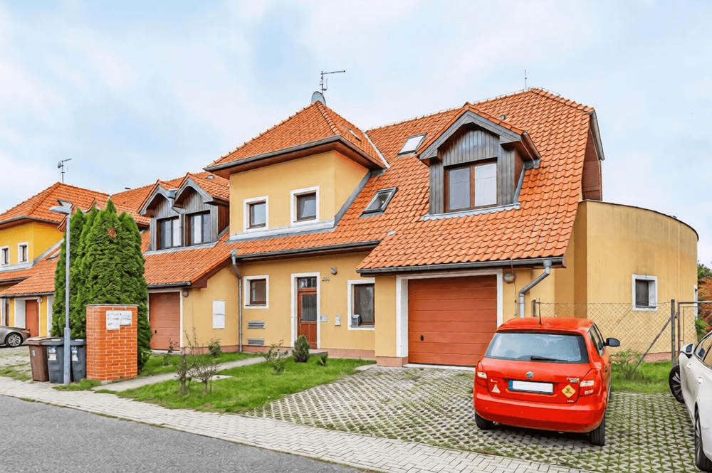Prodej bytu 4+kk 108 m², Lomená, Jesenice, Středočeský kraj Prodej bytu 4+kk 108 m², Lomená, Jesenice, Středočeský kraj