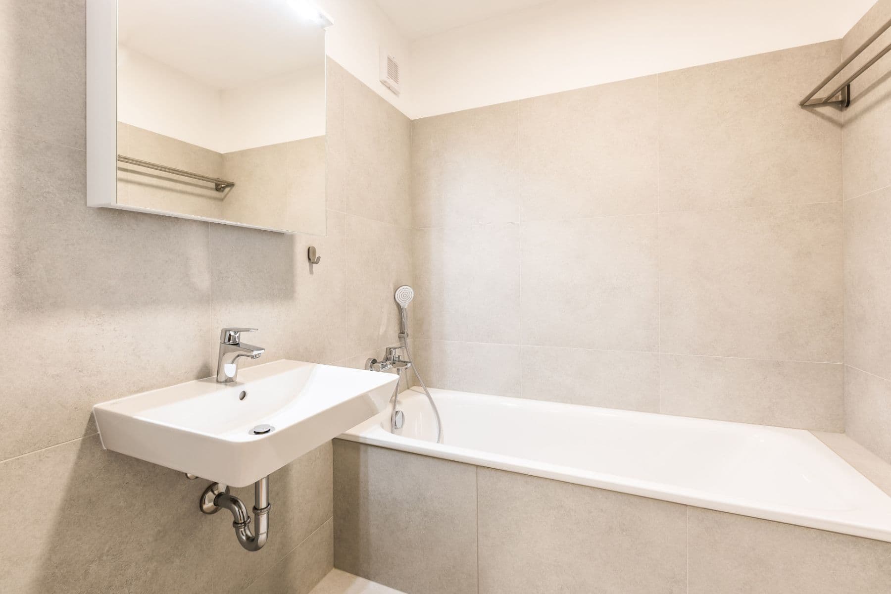 Pronájem bytu 4+1 82 m², Dobiášova, Liberec, Liberecký kraj Pronájem bytu 4+1 82 m², Dobiášova, Liberec, Liberecký kraj