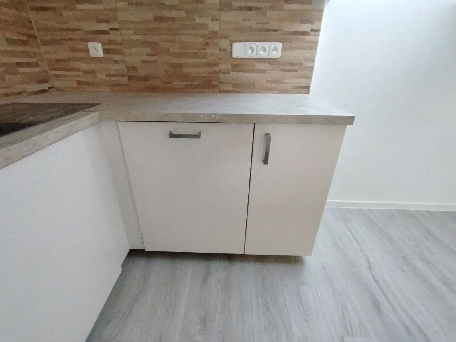 Pronájem bytu 3+kk 65 m², Košumberk, Dobřejovice, Středočeský kraj Pronájem bytu 3+kk 65 m², Košumberk, Dobřejovice, Středočeský kraj