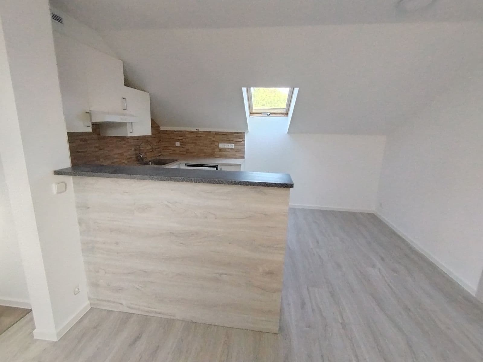 Pronájem bytu 3+kk 65 m², Košumberk, Dobřejovice, Středočeský kraj Pronájem bytu 3+kk 65 m², Košumberk, Dobřejovice, Středočeský kraj