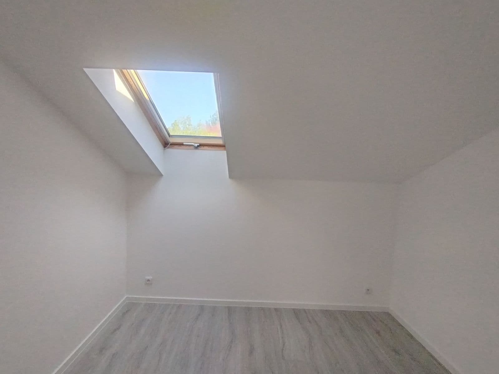 Pronájem bytu 3+kk 65 m², Košumberk, Dobřejovice, Středočeský kraj Pronájem bytu 3+kk 65 m², Košumberk, Dobřejovice, Středočeský kraj