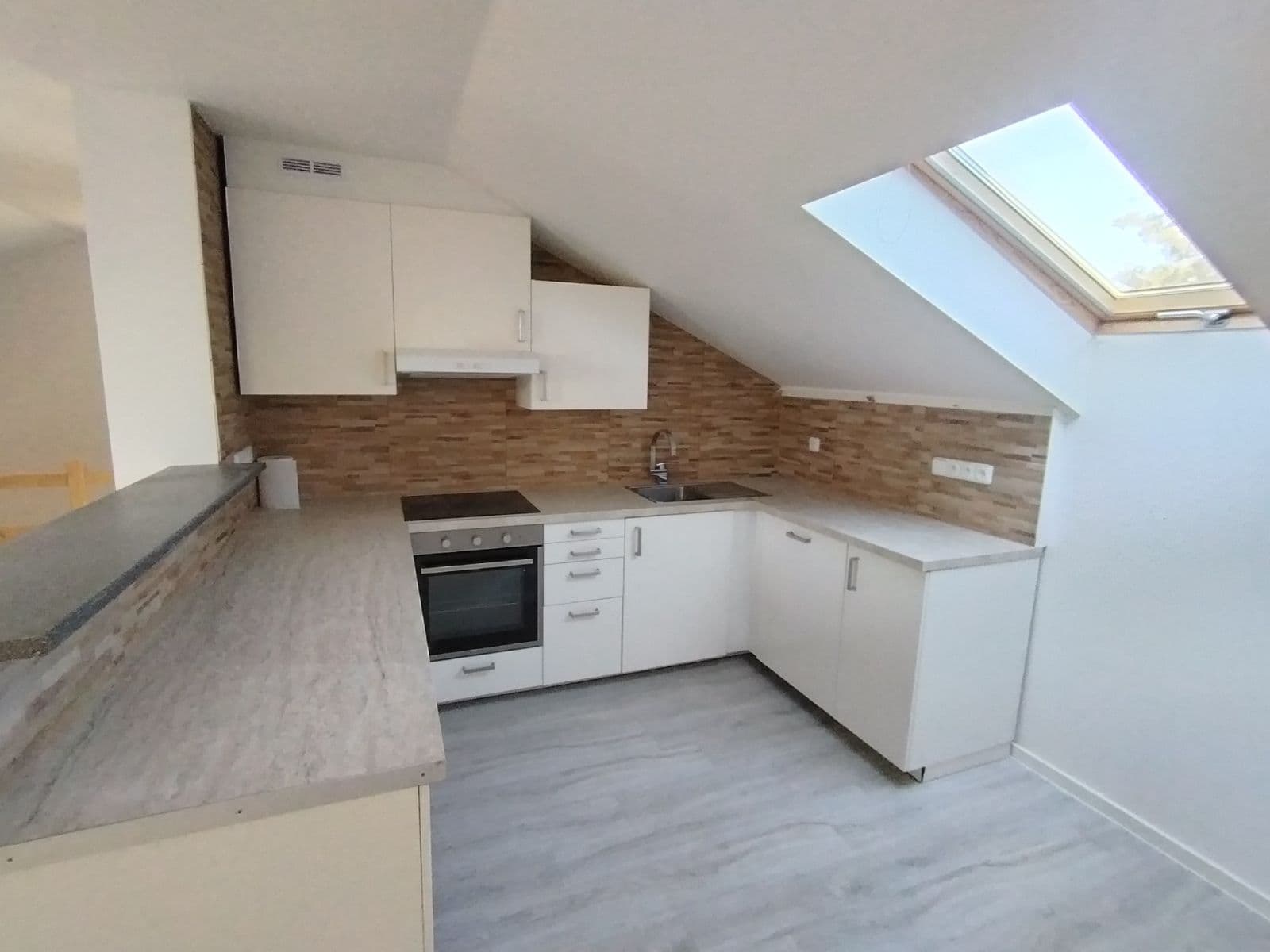 Pronájem bytu 3+kk 65 m², Košumberk, Dobřejovice, Středočeský kraj Pronájem bytu 3+kk 65 m², Košumberk, Dobřejovice, Středočeský kraj