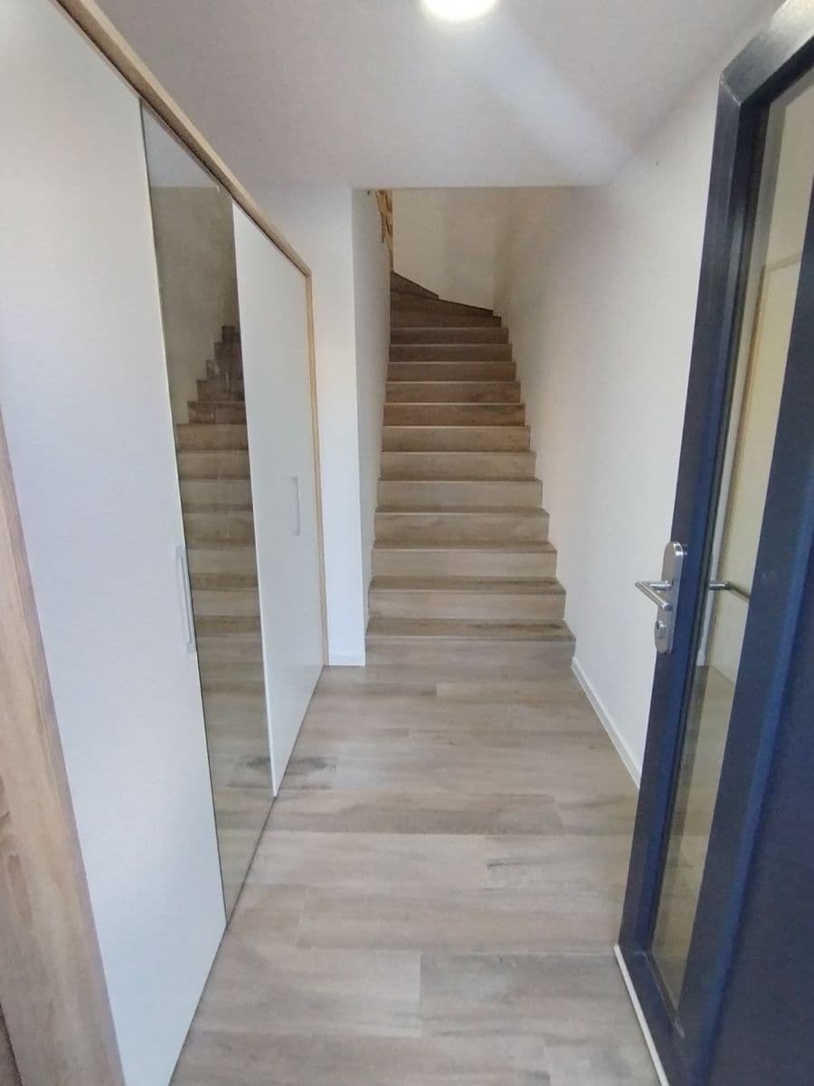 Pronájem bytu 3+kk 65 m², Košumberk, Dobřejovice, Středočeský kraj Pronájem bytu 3+kk 65 m², Košumberk, Dobřejovice, Středočeský kraj