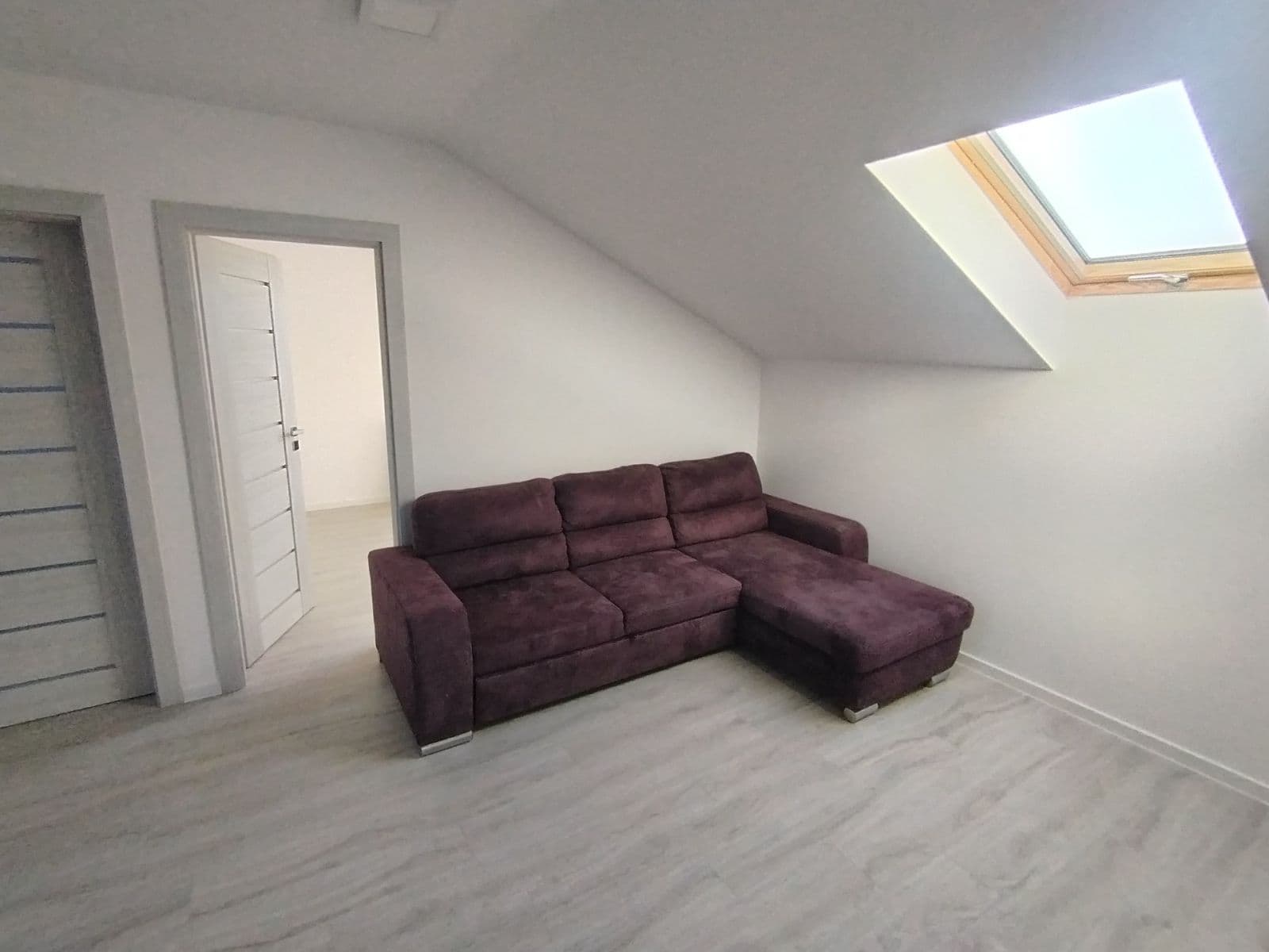 Pronájem bytu 3+kk 65 m², Košumberk, Dobřejovice, Středočeský kraj Pronájem bytu 3+kk 65 m², Košumberk, Dobřejovice, Středočeský kraj