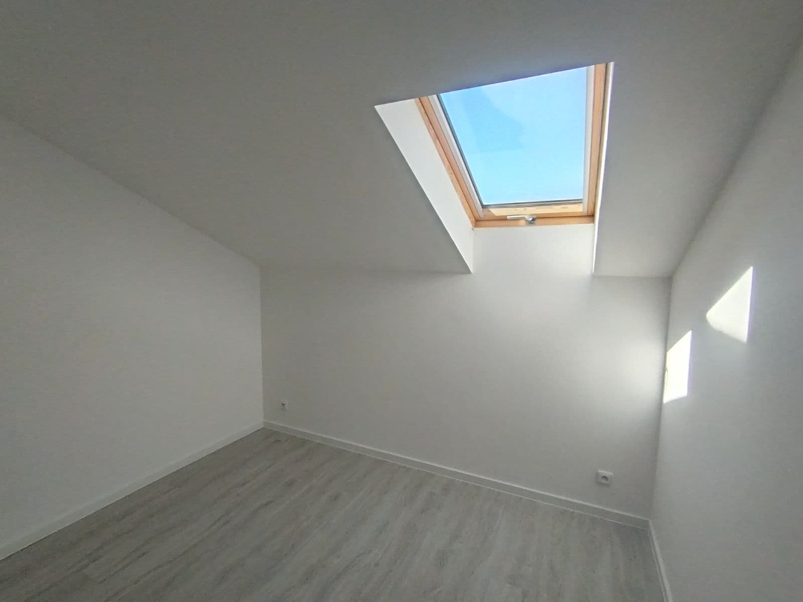 Pronájem bytu 3+kk 65 m², Košumberk, Dobřejovice, Středočeský kraj Pronájem bytu 3+kk 65 m², Košumberk, Dobřejovice, Středočeský kraj