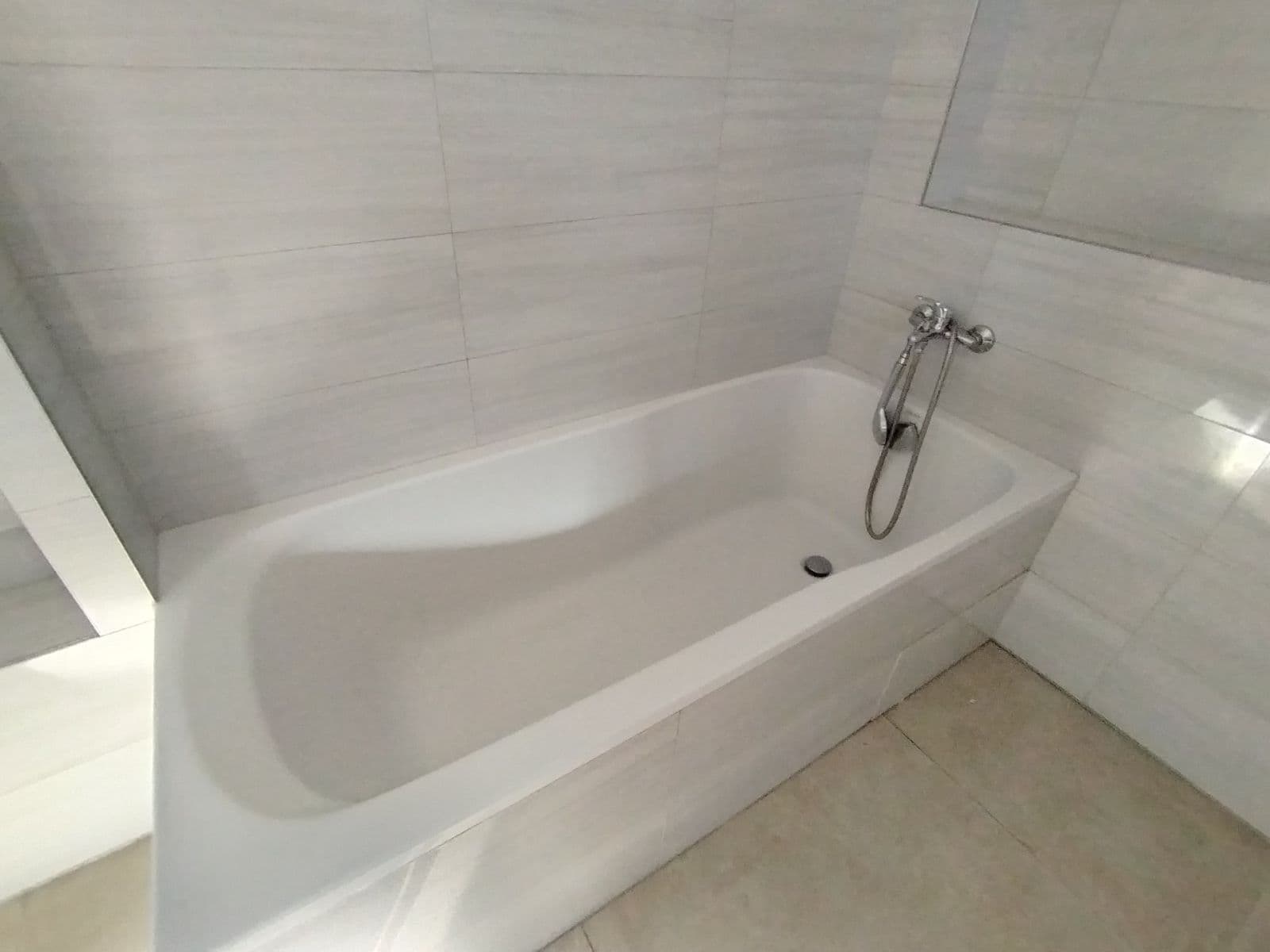 Pronájem bytu 3+kk 65 m², Košumberk, Dobřejovice, Středočeský kraj Pronájem bytu 3+kk 65 m², Košumberk, Dobřejovice, Středočeský kraj