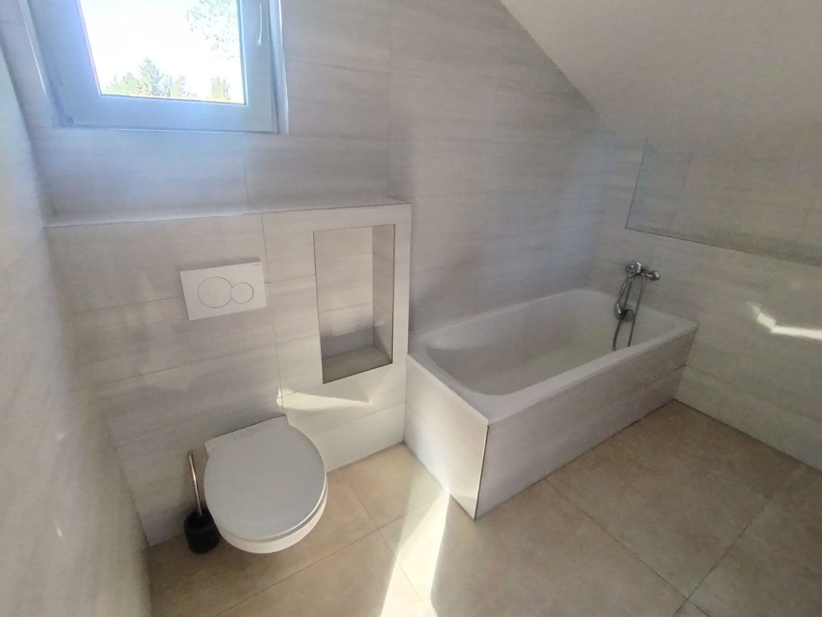 Pronájem bytu 3+kk 65 m², Košumberk, Dobřejovice, Středočeský kraj Pronájem bytu 3+kk 65 m², Košumberk, Dobřejovice, Středočeský kraj