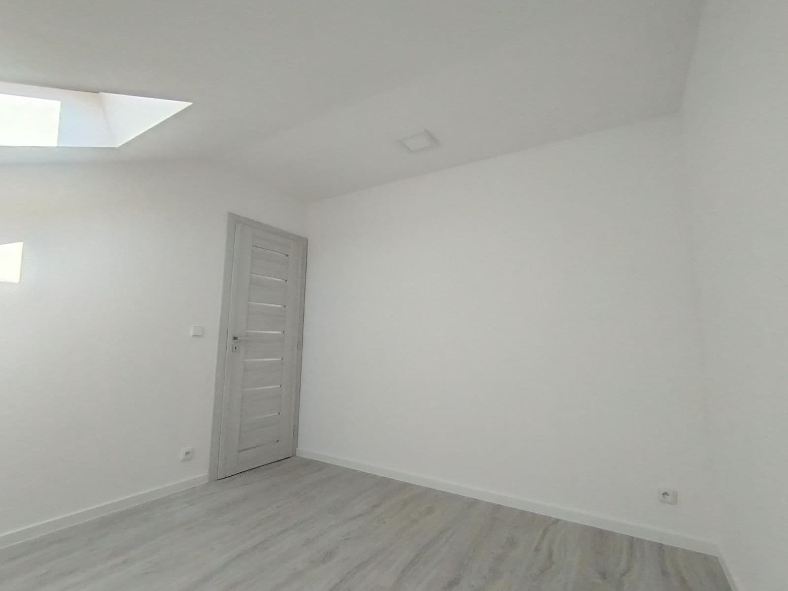 Pronájem bytu 3+kk 65 m², Košumberk, Dobřejovice, Středočeský kraj Pronájem bytu 3+kk 65 m², Košumberk, Dobřejovice, Středočeský kraj