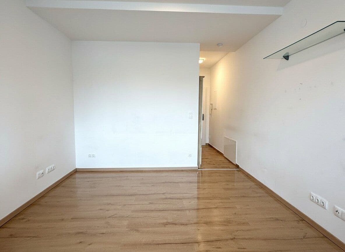 Pronájem bytu 1+1 30 m², Innsbruck, Tyrolsko Pronájem bytu 1+1 30 m², Innsbruck, Tyrolsko