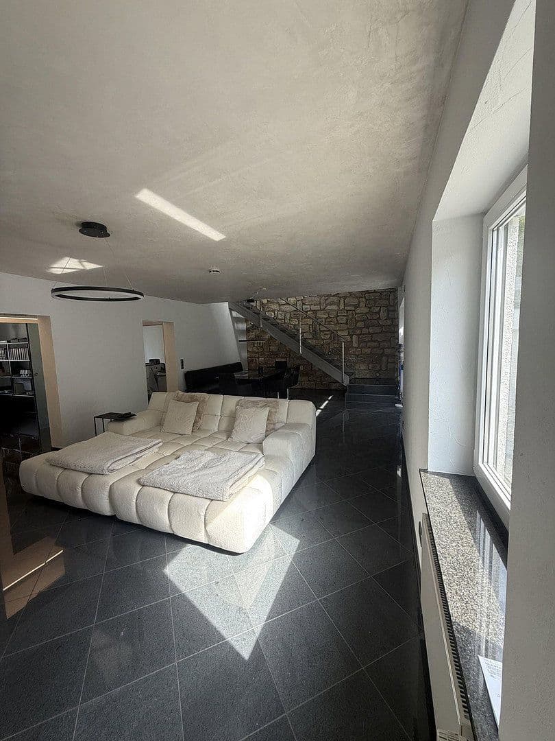 Prodej domu 182 m², pozemek 474 m², Allmersbach im Tal, Bádensko-Württembersko Prodej domu 182 m², pozemek 474 m², Allmersbach im Tal, Bádensko-Württembersko