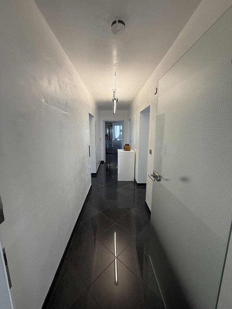 Prodej domu 182 m², pozemek 474 m², Allmersbach im Tal, Bádensko-Württembersko Prodej domu 182 m², pozemek 474 m², Allmersbach im Tal, Bádensko-Württembersko