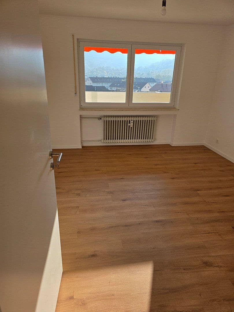 Pronájem bytu 3+1 80 m², Baccarat-Straße 13, Gernsbach, Bádensko-Württembersko Pronájem bytu 3+1 80 m², Baccarat-Straße 13, Gernsbach, Bádensko-Württembersko