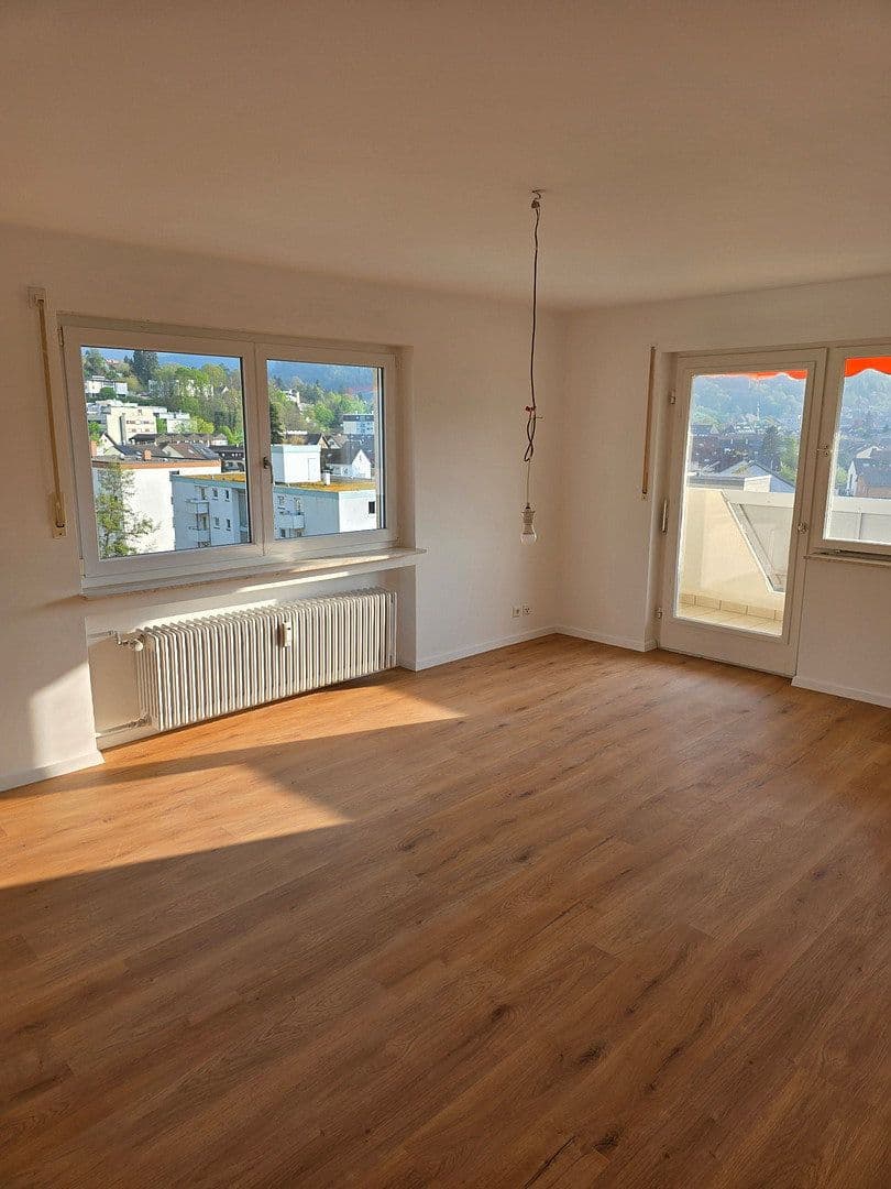 Pronájem bytu 3+1 80 m², Baccarat-Straße 13, Gernsbach, Bádensko-Württembersko Pronájem bytu 3+1 80 m², Baccarat-Straße 13, Gernsbach, Bádensko-Württembersko