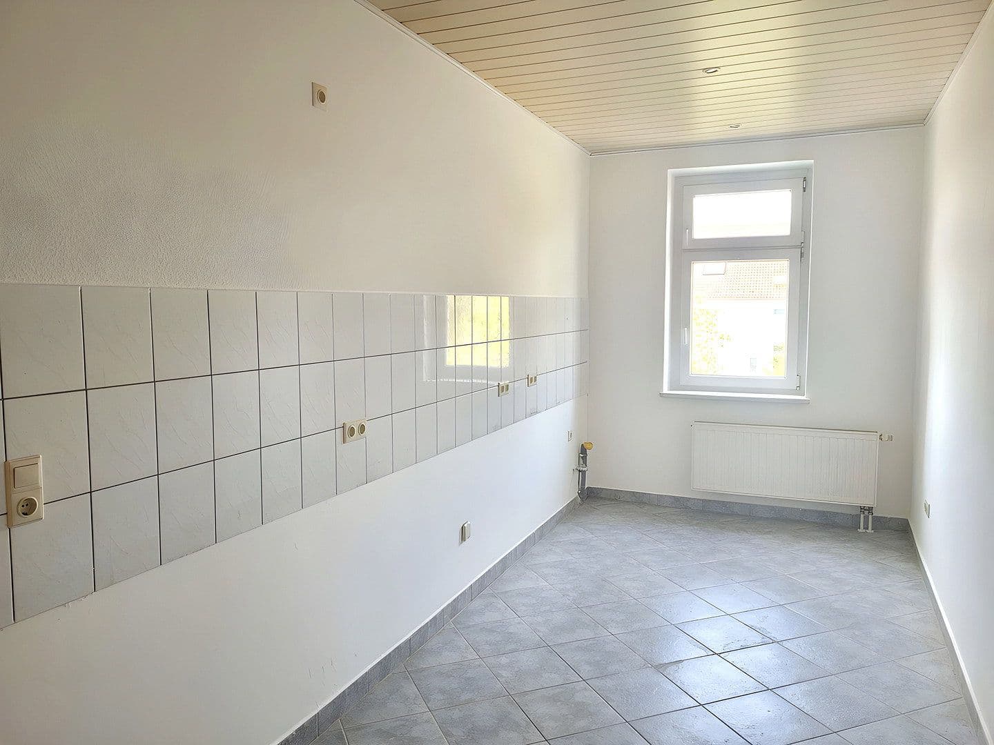 Pronájem bytu 4+1 115 m², Dieskaustraße 224, Leipzig, Sasko Pronájem bytu 4+1 115 m², Dieskaustraße 224, Leipzig, Sasko