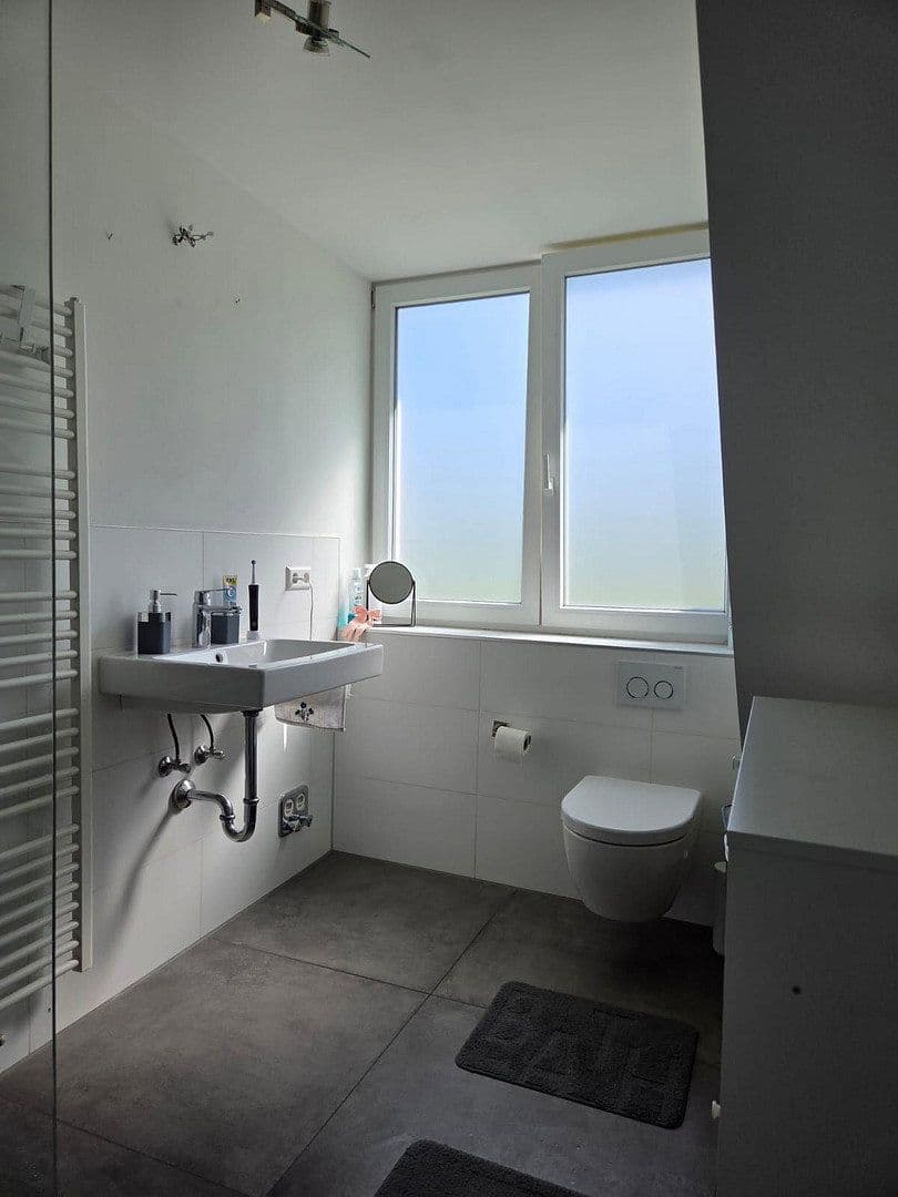 Pronájem bytu 1+1 45 m², Weinstadt, Bádensko-Württembersko Pronájem bytu 1+1 45 m², Weinstadt, Bádensko-Württembersko