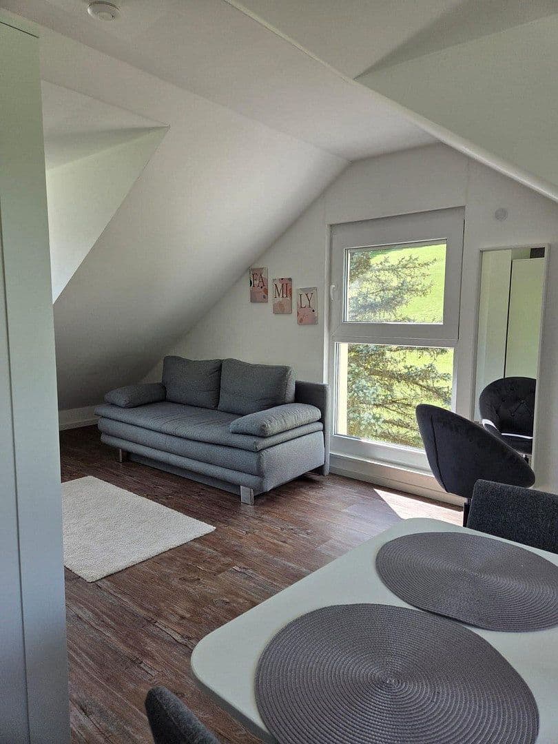 Pronájem bytu 1+1 45 m², Weinstadt, Bádensko-Württembersko Pronájem bytu 1+1 45 m², Weinstadt, Bádensko-Württembersko