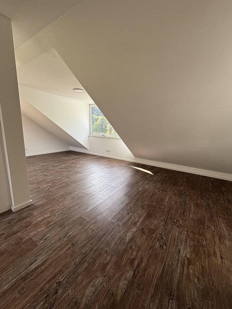 Pronájem bytu 1+1 45 m², Weinstadt, Bádensko-Württembersko Pronájem bytu 1+1 45 m², Weinstadt, Bádensko-Württembersko