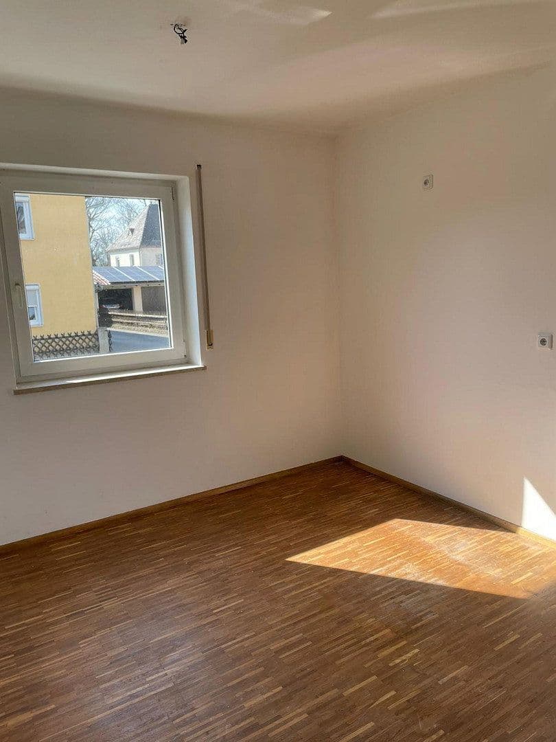Pronájem bytu 3+1 89 m², Ricca Bona Strasse 3, Wallersdorf, Bavorsko Pronájem bytu 3+1 89 m², Ricca Bona Strasse 3, Wallersdorf, Bavorsko