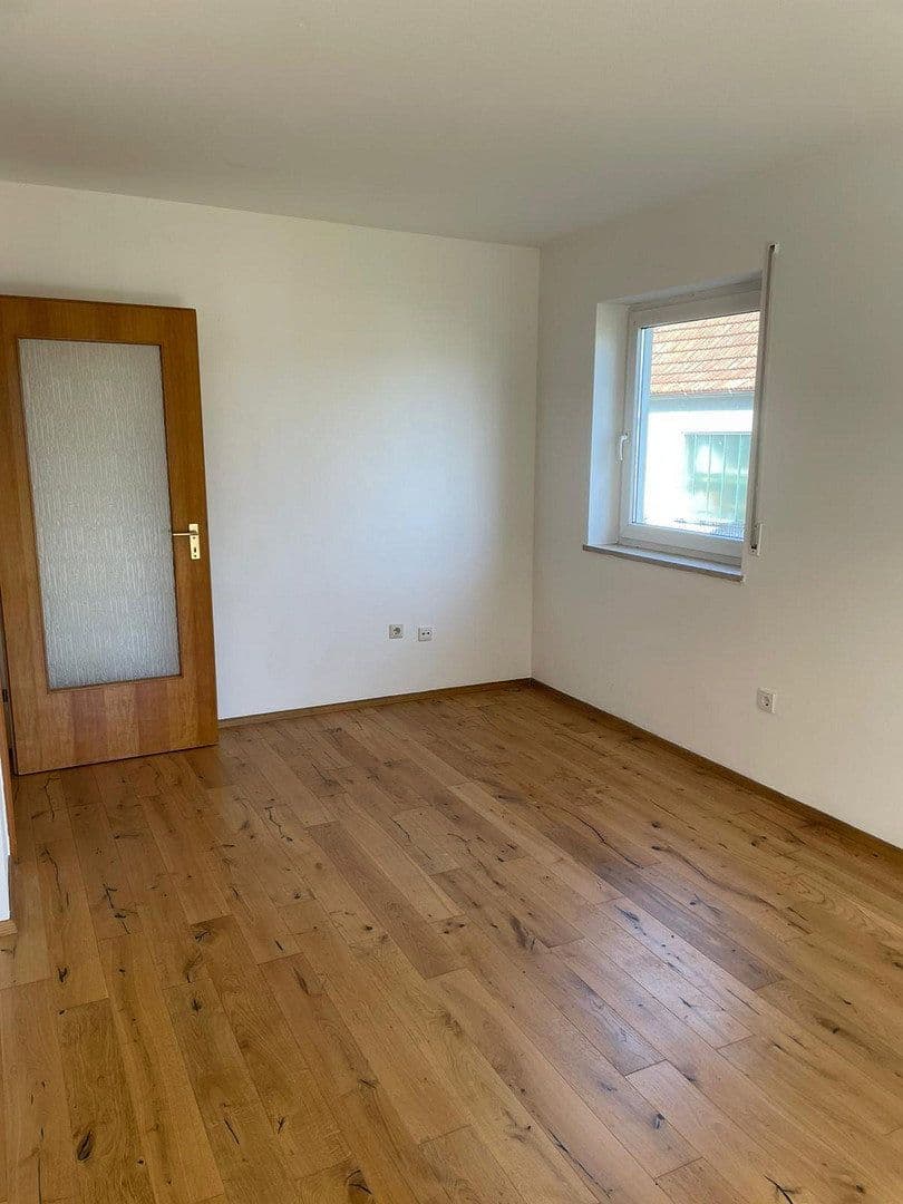 Pronájem bytu 3+1 89 m², Ricca Bona Strasse 3, Wallersdorf, Bavorsko Pronájem bytu 3+1 89 m², Ricca Bona Strasse 3, Wallersdorf, Bavorsko