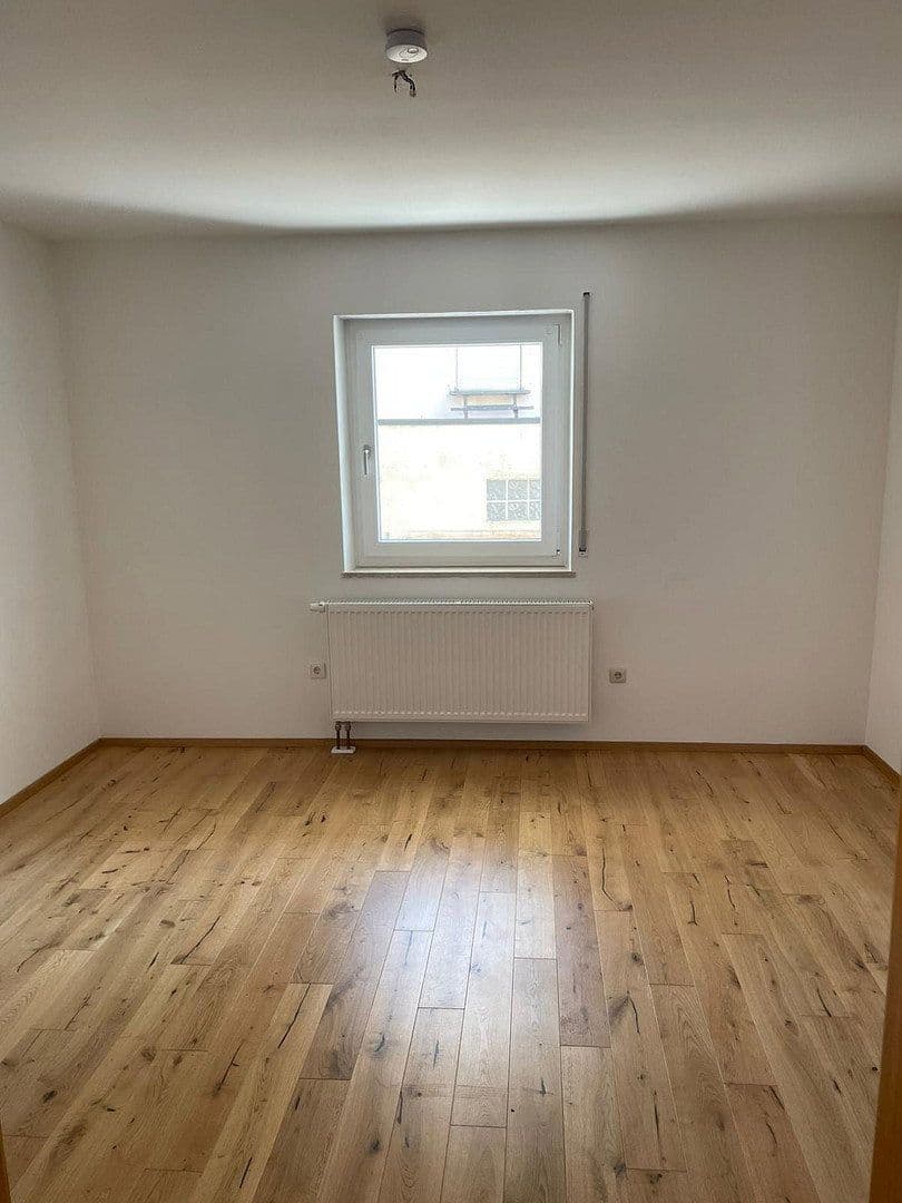 Pronájem bytu 3+1 89 m², Ricca Bona Strasse 3, Wallersdorf, Bavorsko Pronájem bytu 3+1 89 m², Ricca Bona Strasse 3, Wallersdorf, Bavorsko