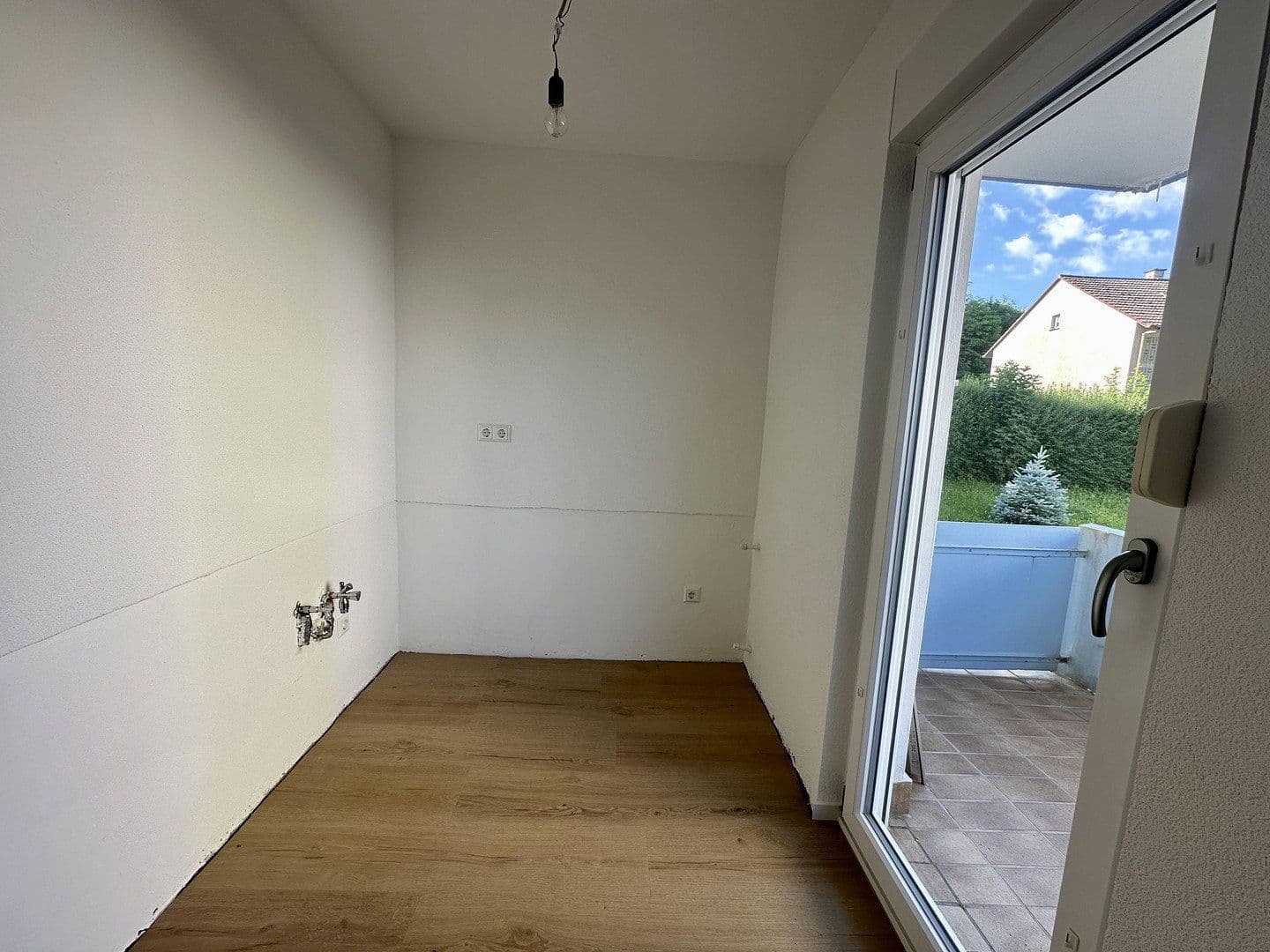 Pronájem bytu 1+1 38 m², Steinhaldestraße 32, Heilbronn, Bádensko-Württembersko Pronájem bytu 1+1 38 m², Steinhaldestraße 32, Heilbronn, Bádensko-Württembersko