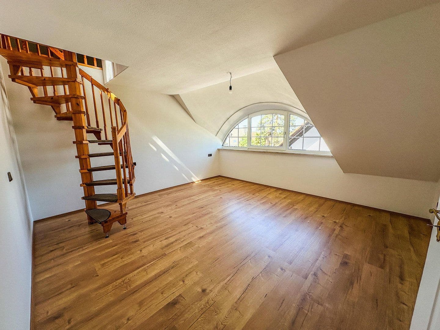 Pronájem bytu 3+1 120 m², Zirndorf, Bavorsko Pronájem bytu 3+1 120 m², Zirndorf, Bavorsko