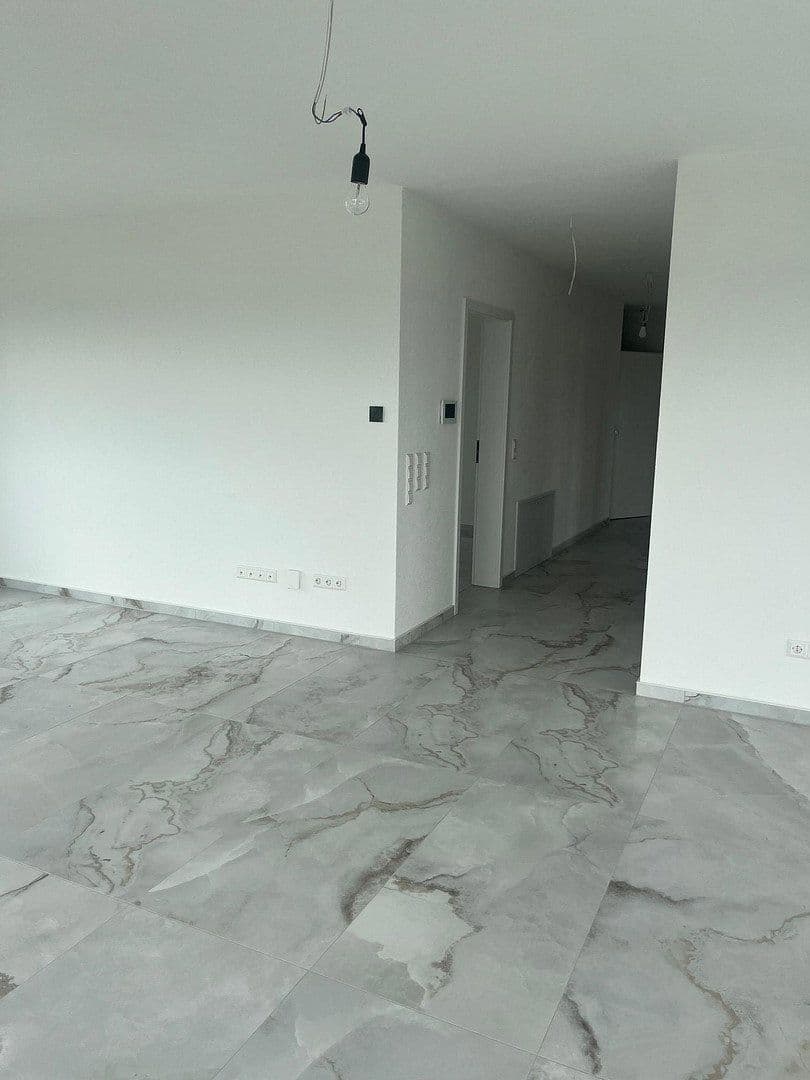 Pronájem bytu 4+1 130 m², Kastanienring 53, Bad Rappenau, Bádensko-Württembersko Pronájem bytu 4+1 130 m², Kastanienring 53, Bad Rappenau, Bádensko-Württembersko