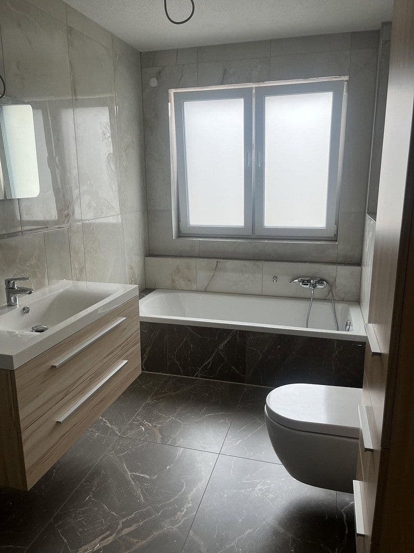 Pronájem bytu 4+1 130 m², Kastanienring 53, Bad Rappenau, Bádensko-Württembersko Pronájem bytu 4+1 130 m², Kastanienring 53, Bad Rappenau, Bádensko-Württembersko