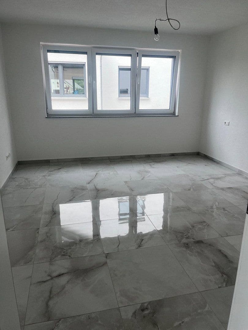 Pronájem bytu 4+1 130 m², Kastanienring 53, Bad Rappenau, Bádensko-Württembersko Pronájem bytu 4+1 130 m², Kastanienring 53, Bad Rappenau, Bádensko-Württembersko
