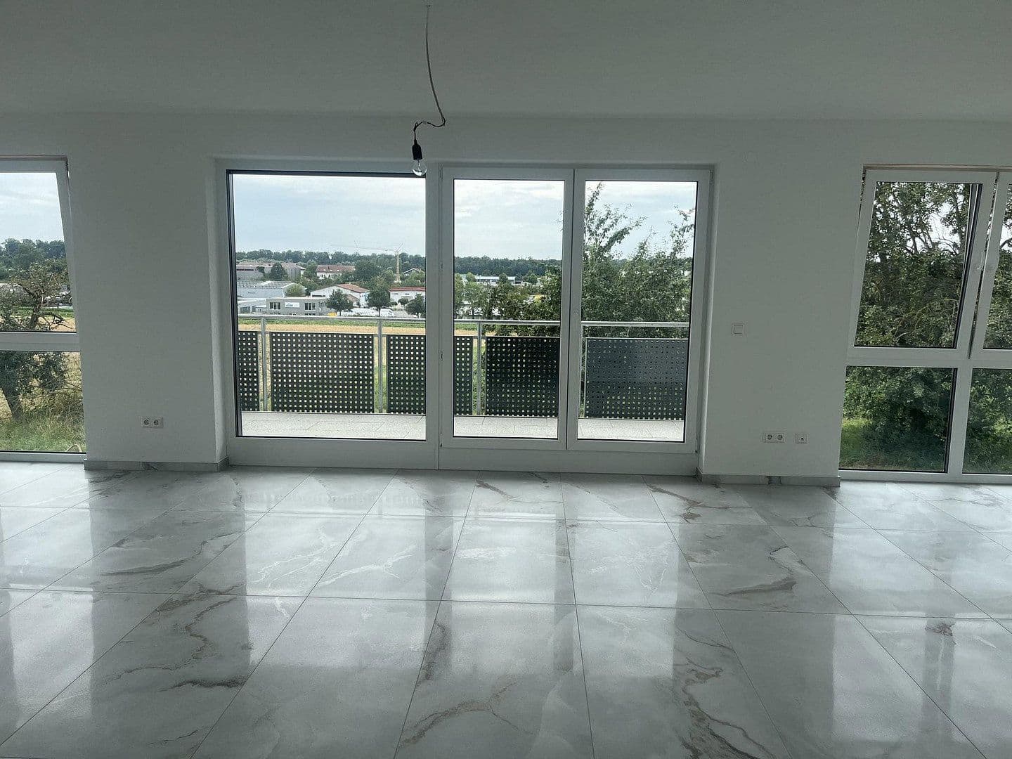 Pronájem bytu 4+1 130 m², Kastanienring 53, Bad Rappenau, Bádensko-Württembersko Pronájem bytu 4+1 130 m², Kastanienring 53, Bad Rappenau, Bádensko-Württembersko