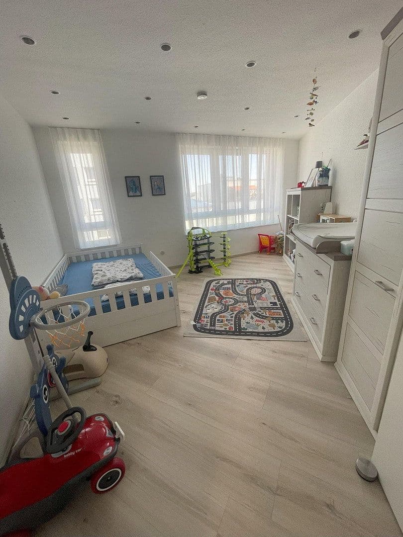 Prodej bytu 4+1 129 m², Ida-Dehmel-Ring 85, Mannheim, Bádensko-Württembersko Prodej bytu 4+1 129 m², Ida-Dehmel-Ring 85, Mannheim, Bádensko-Württembersko