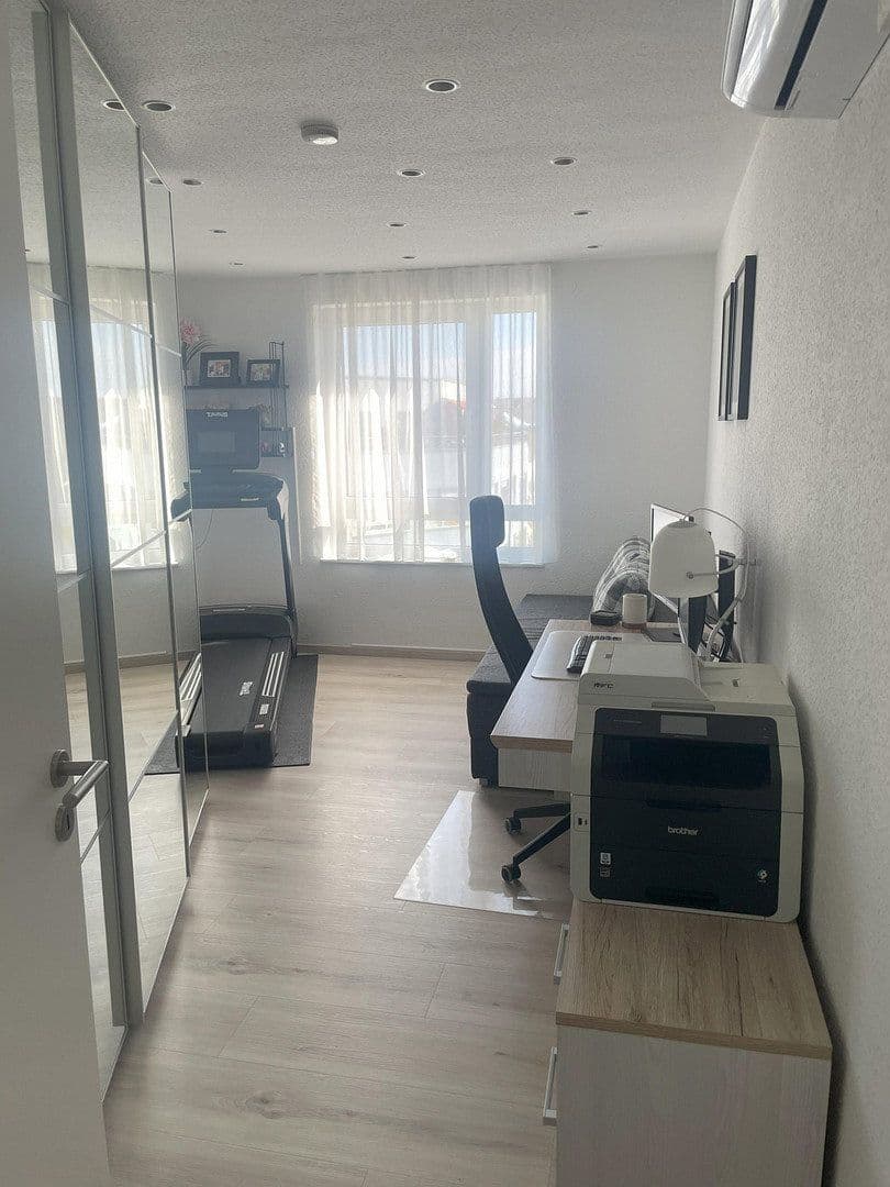 Prodej bytu 4+1 129 m², Ida-Dehmel-Ring 85, Mannheim, Bádensko-Württembersko Prodej bytu 4+1 129 m², Ida-Dehmel-Ring 85, Mannheim, Bádensko-Württembersko